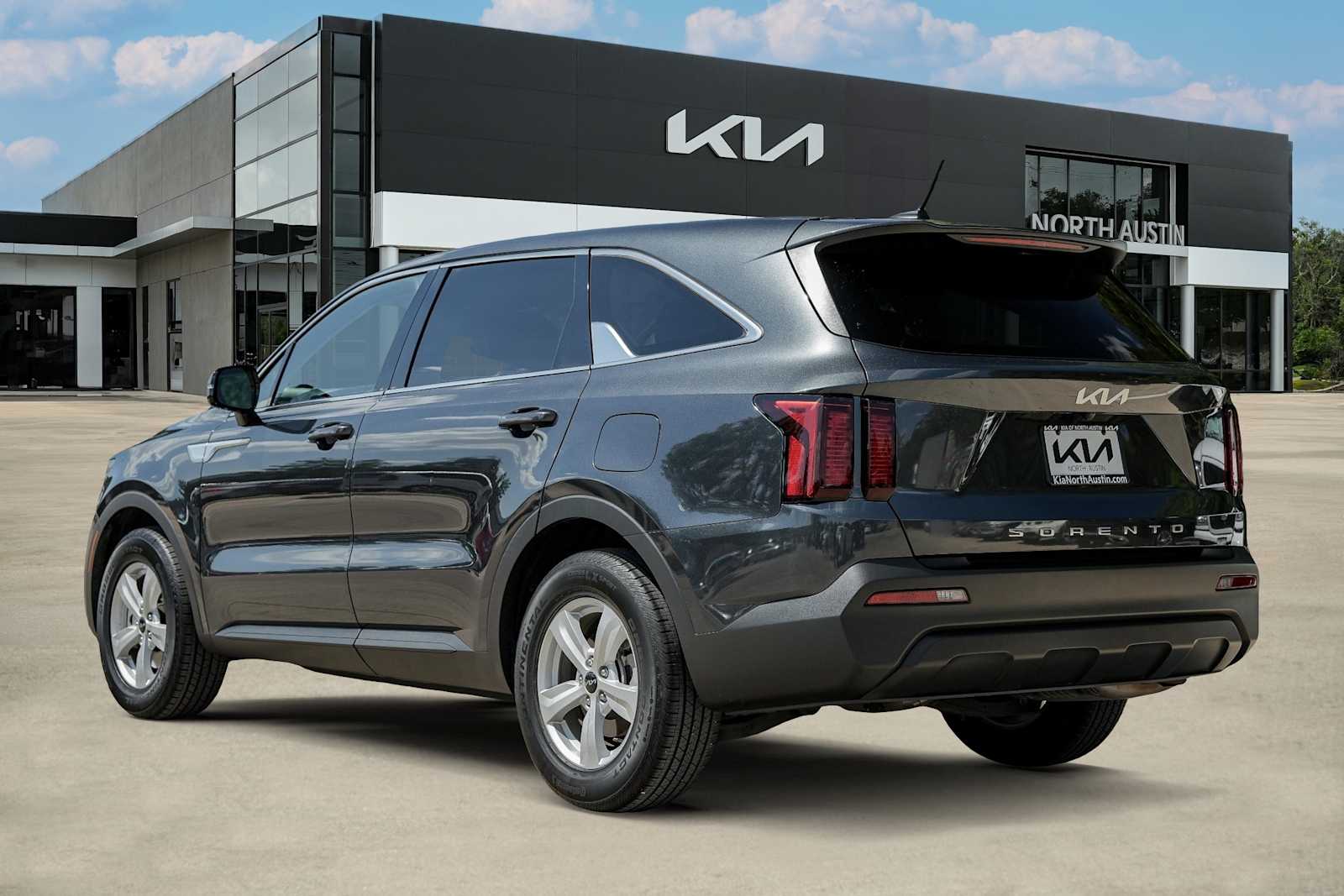 2022 Kia Sorento LX photo 4