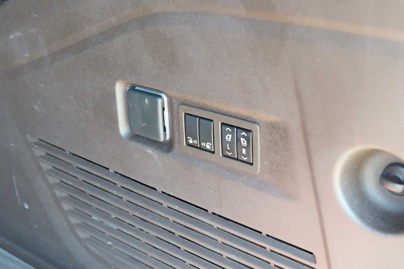 Thumbnail: 2021 GMC Yukon XL - 30