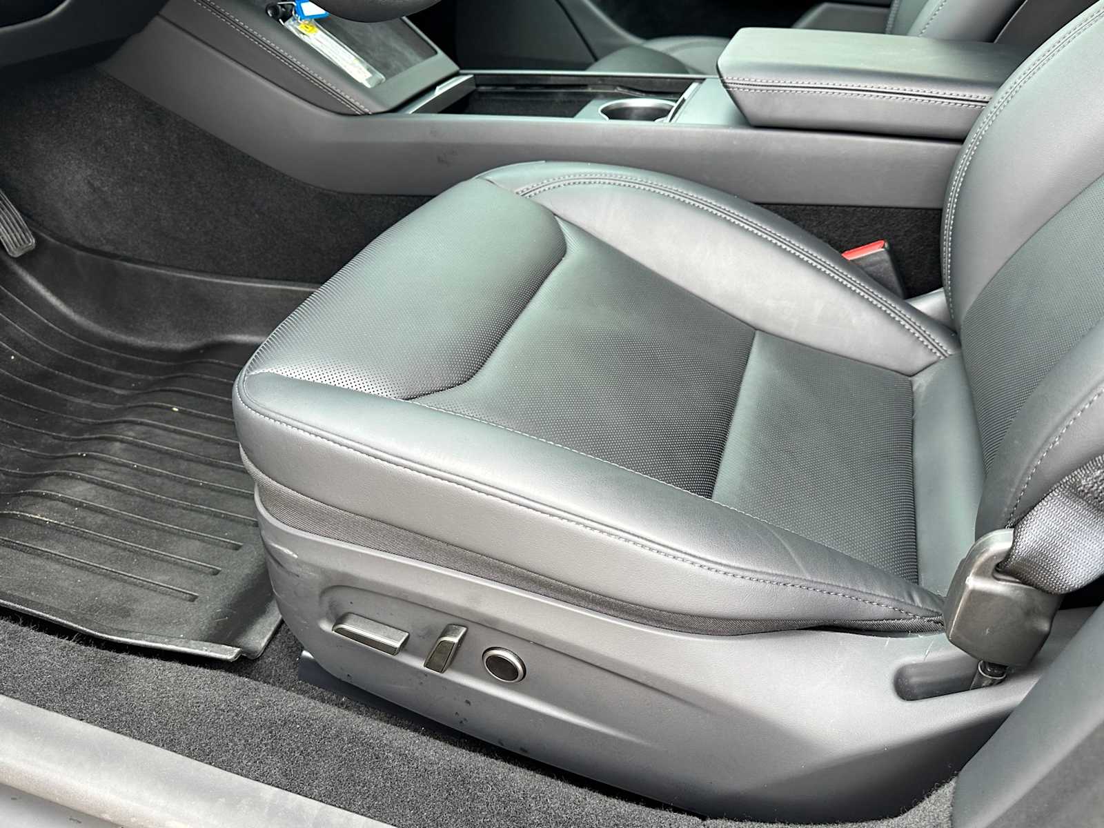 Thumbnail: 2025 Tesla Model 3 - 17