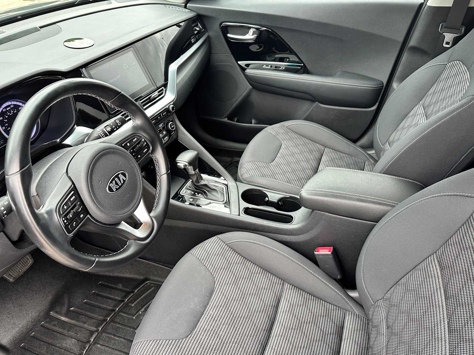 Thumbnail: 2020 Kia Niro - 8