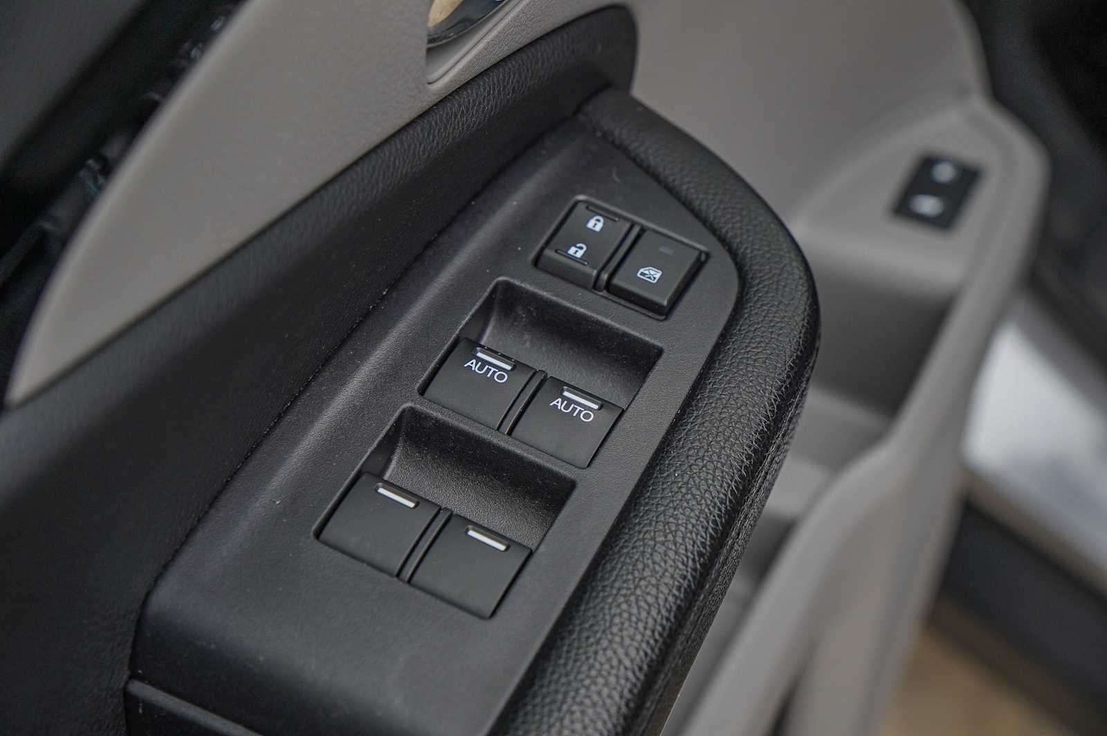 Thumbnail: 2018 Honda Pilot - 24