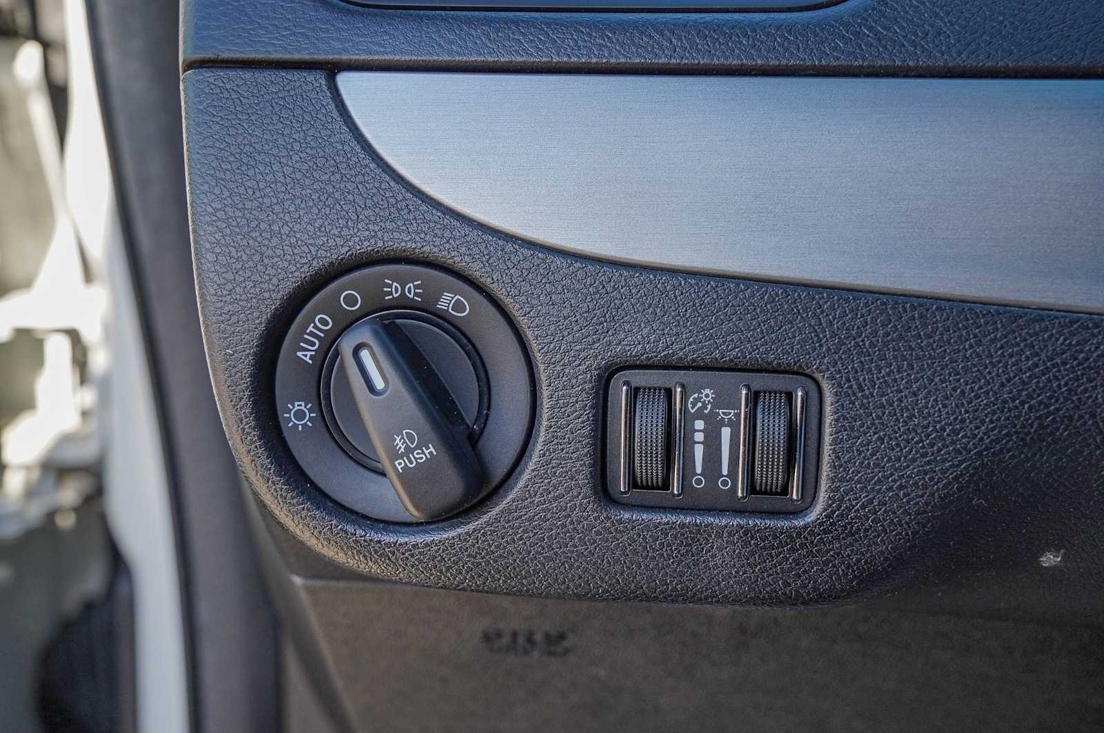 Thumbnail: 2017 Dodge Grand Caravan - 21