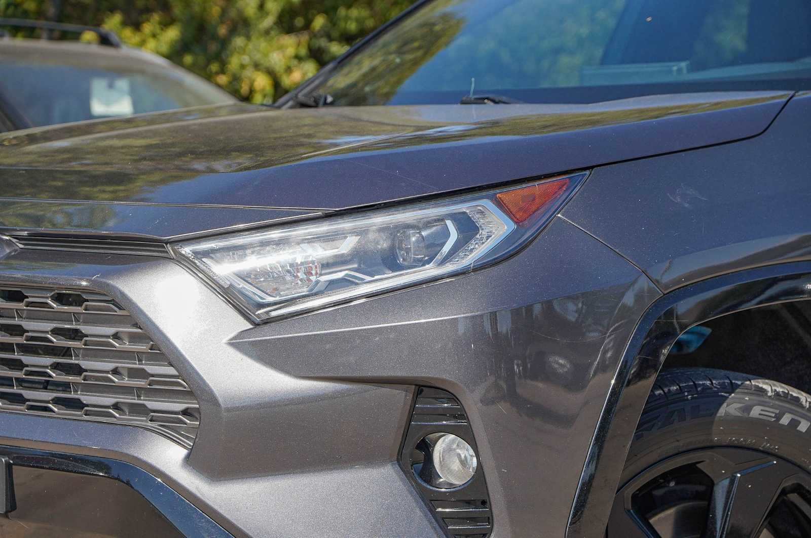 2020 Toyota RAV4 Hybrid XSE photo 2