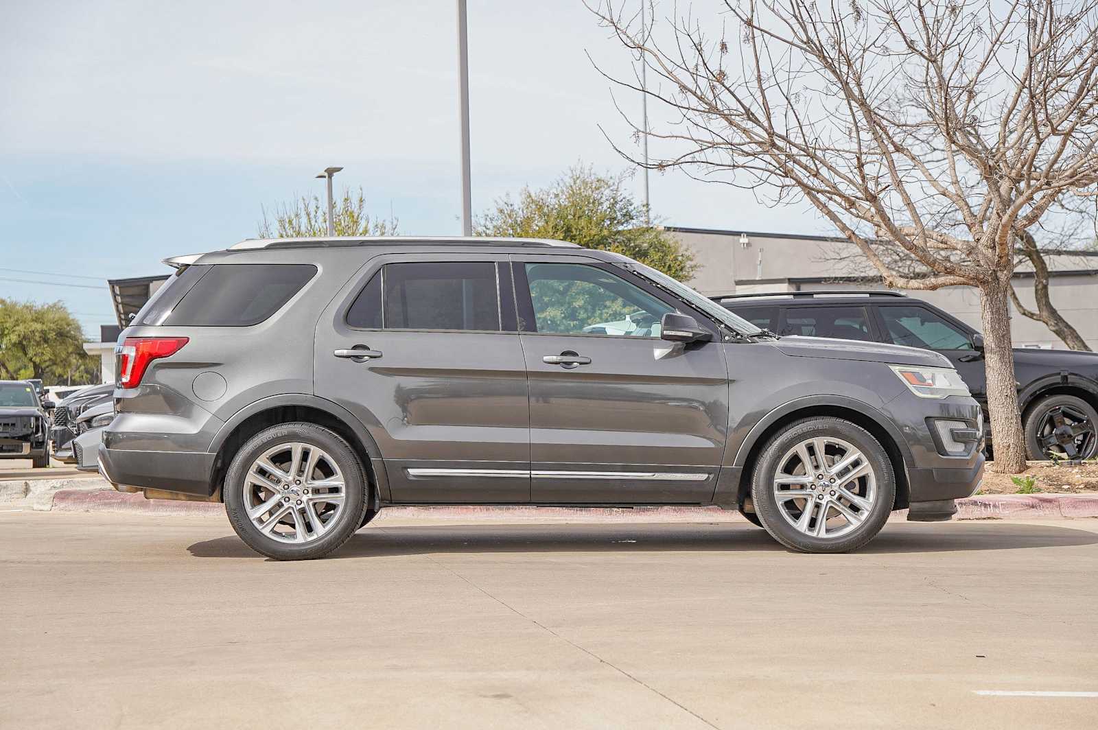 Thumbnail: 2017 Ford Explorer - 7