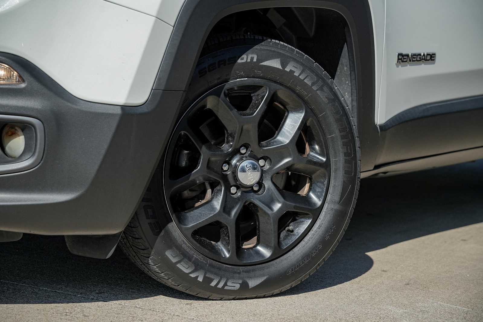 Thumbnail: 2016 Jeep Renegade - 5