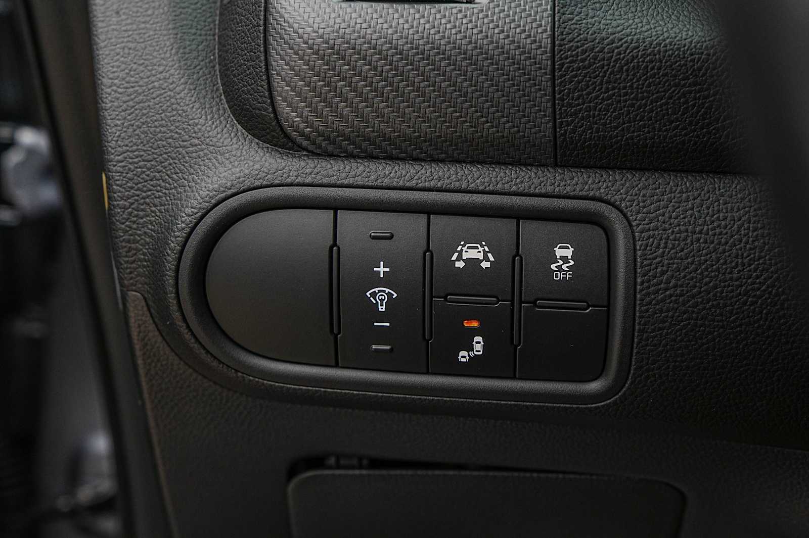 Thumbnail: 2017 Kia Forte - 22