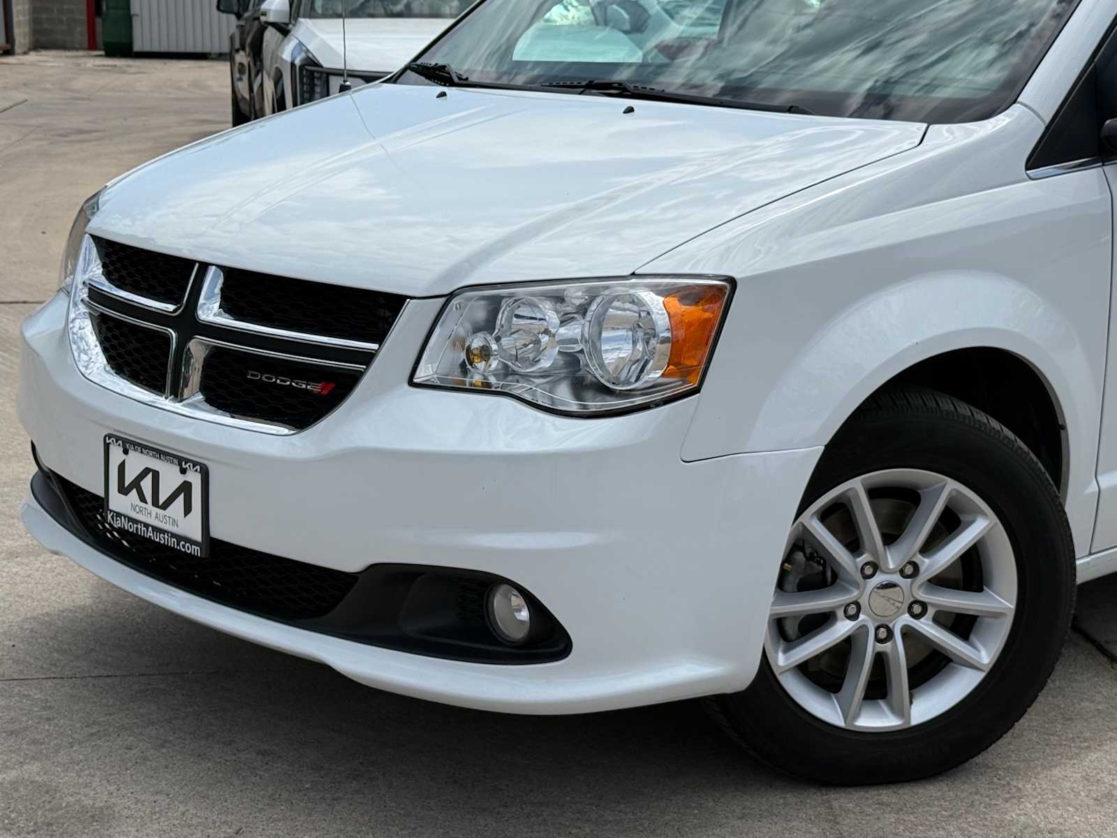 Thumbnail: 2019 Dodge Grand Caravan - 2