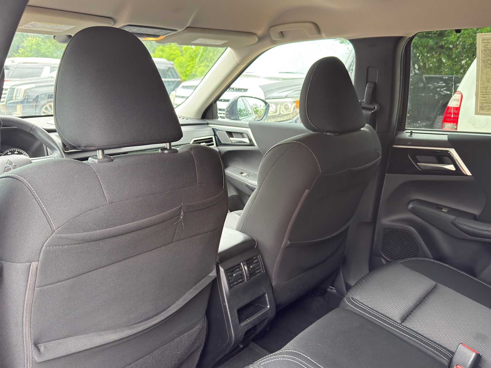 Thumbnail: 2022 Mitsubishi Outlander - 19