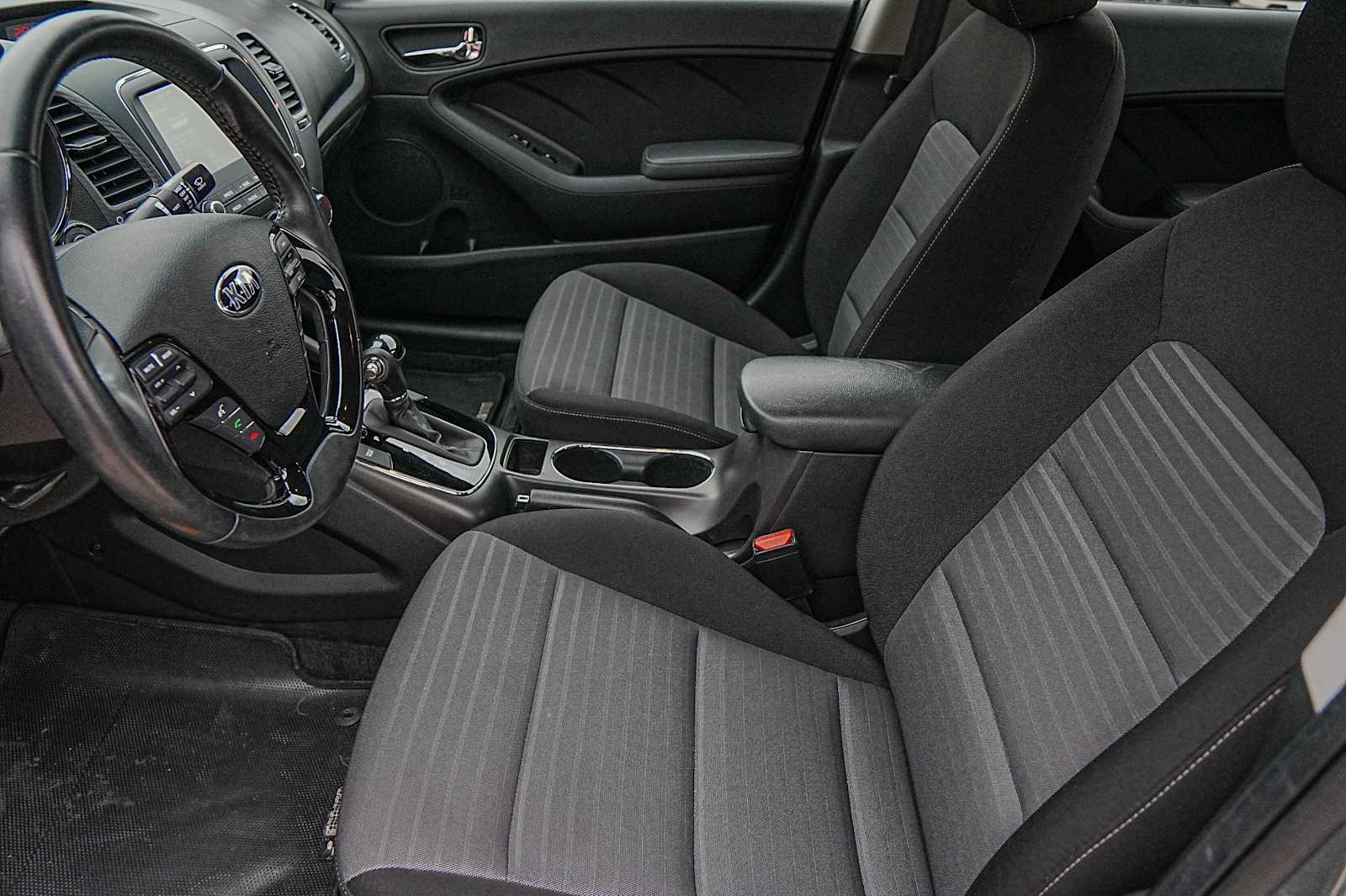 Thumbnail: 2017 Kia Forte - 10