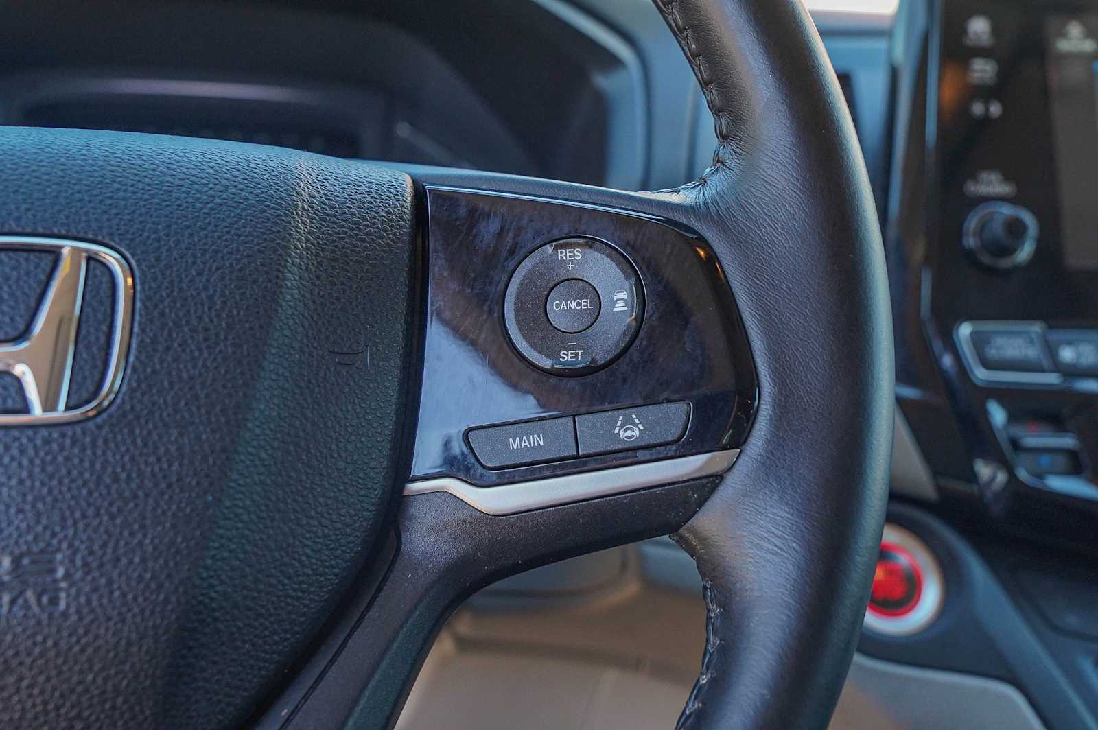 Thumbnail: 2018 Honda Odyssey - 14