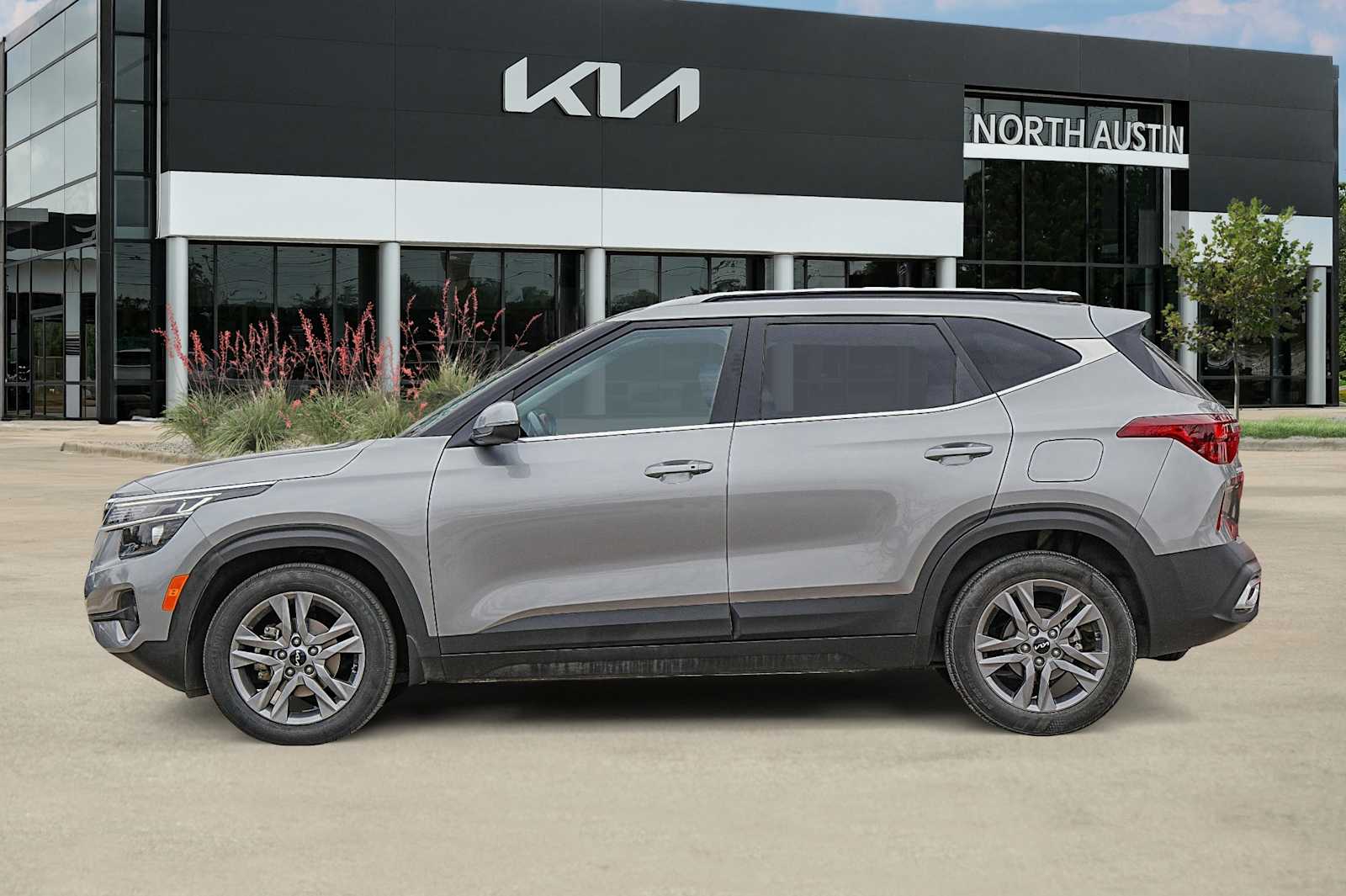 Thumbnail: 2023 Kia Seltos - 4