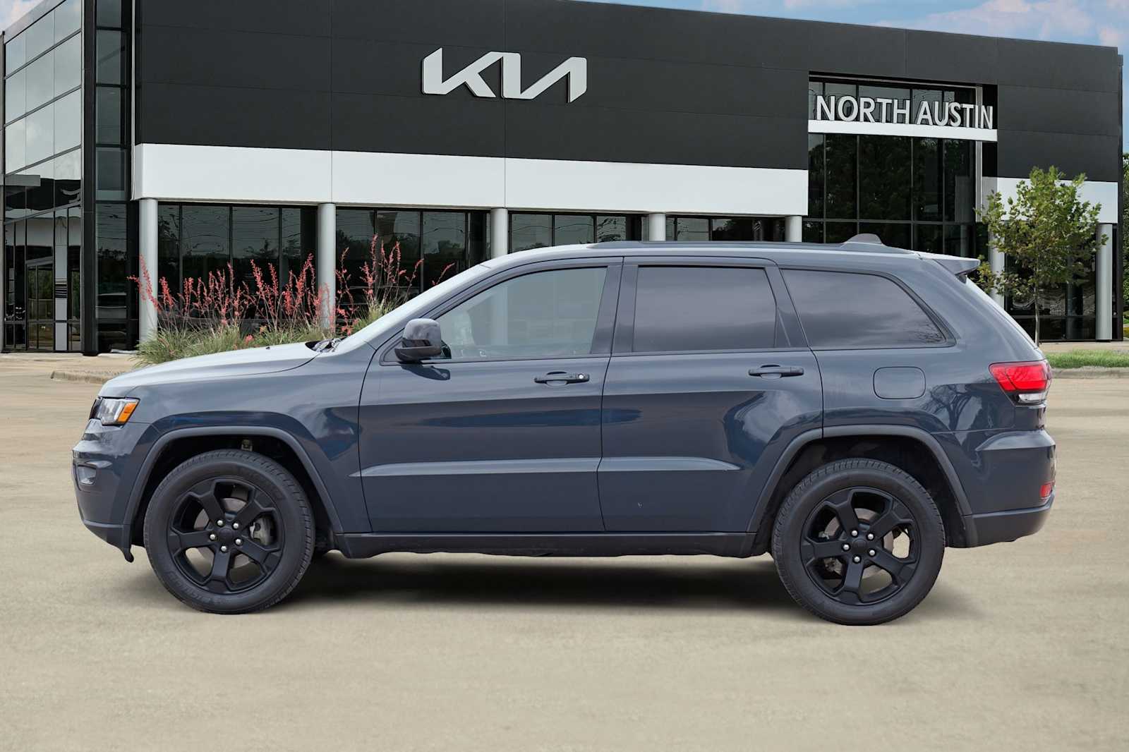 Thumbnail: 2018 Jeep Grand Cherokee - 4