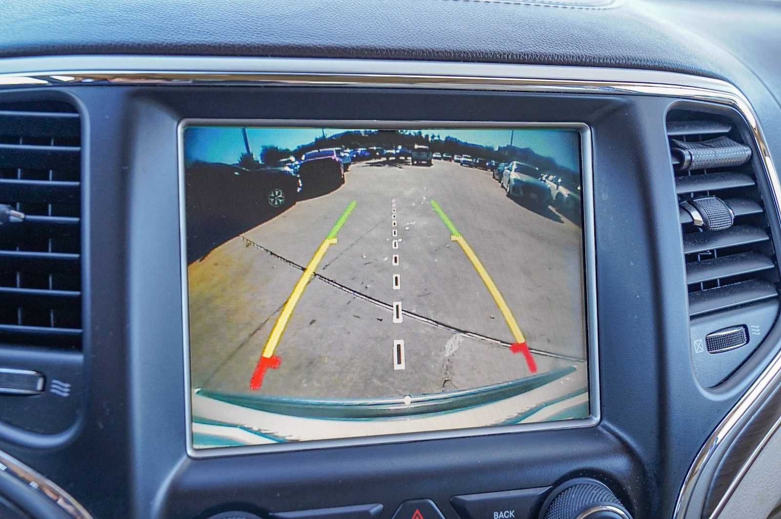 Thumbnail: 2015 Jeep Grand Cherokee - 17