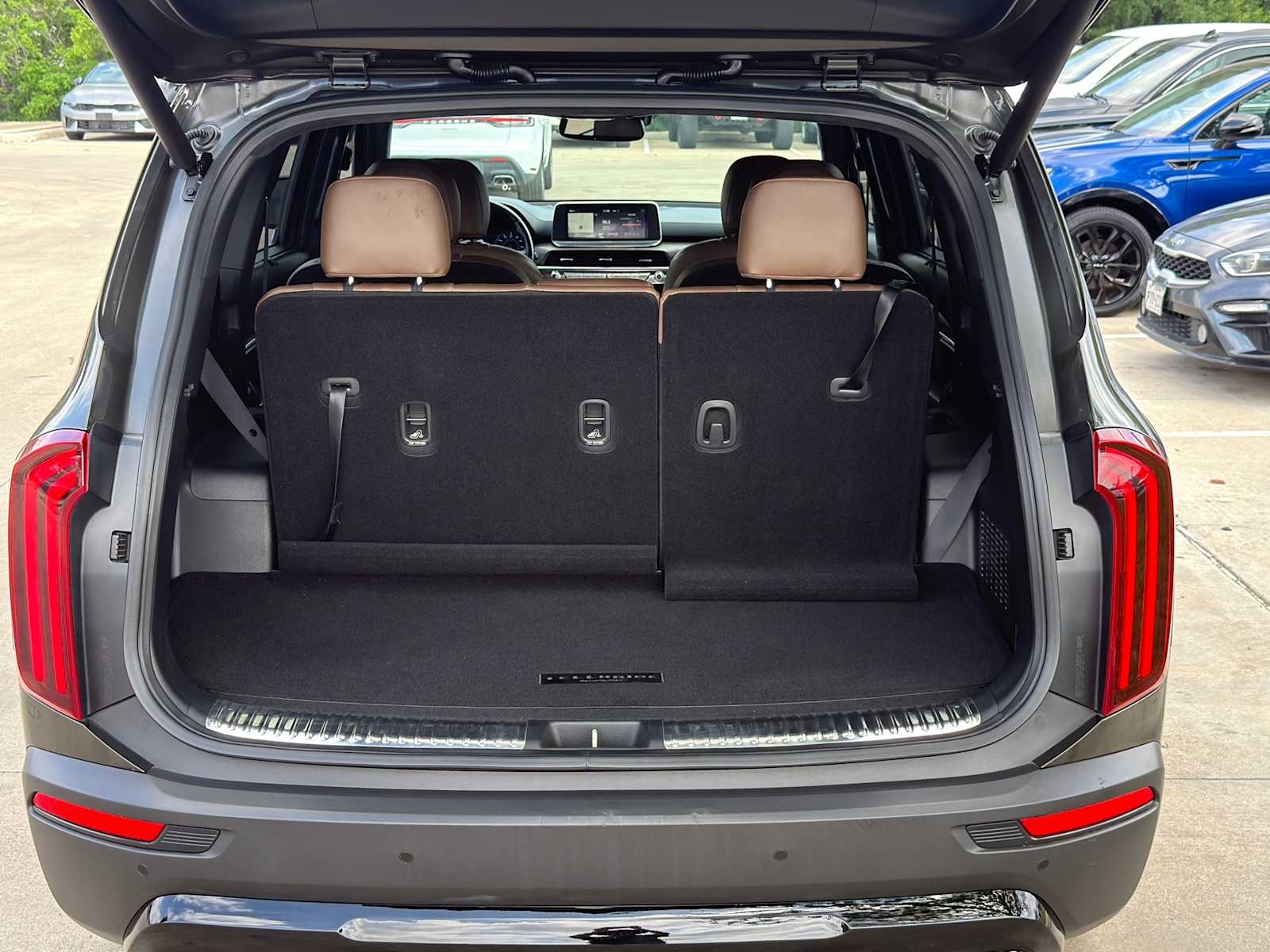 Thumbnail: 2020 Kia Telluride - 7