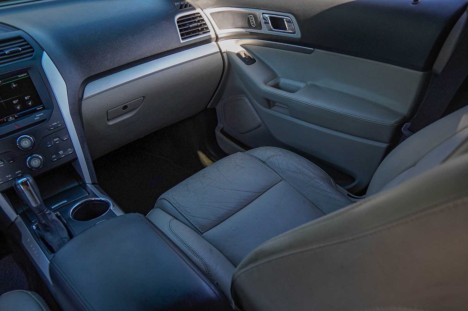 Thumbnail: 2012 Ford Explorer - 27