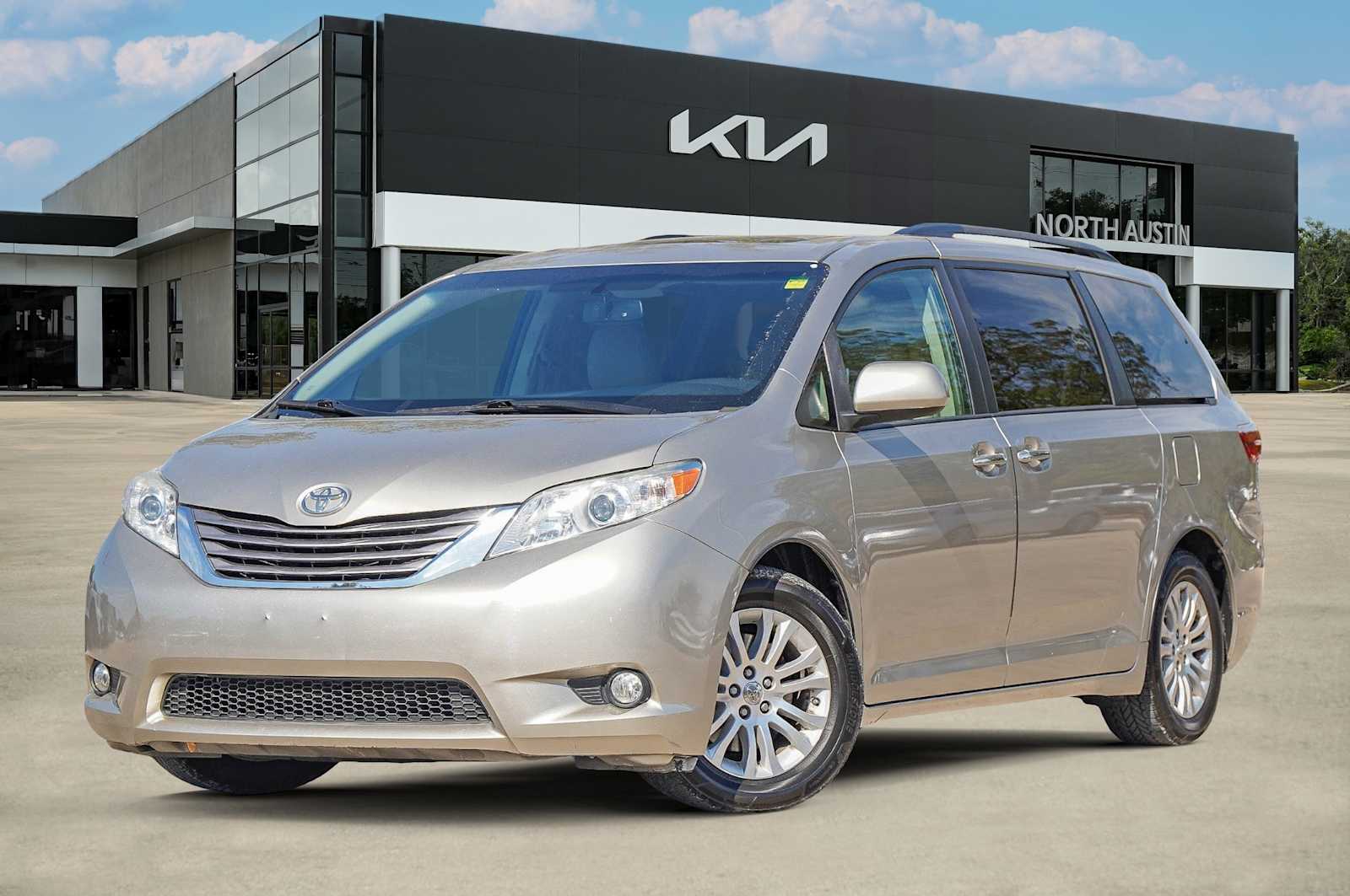2015 Toyota Sienna XLE -
                  Austin, TX