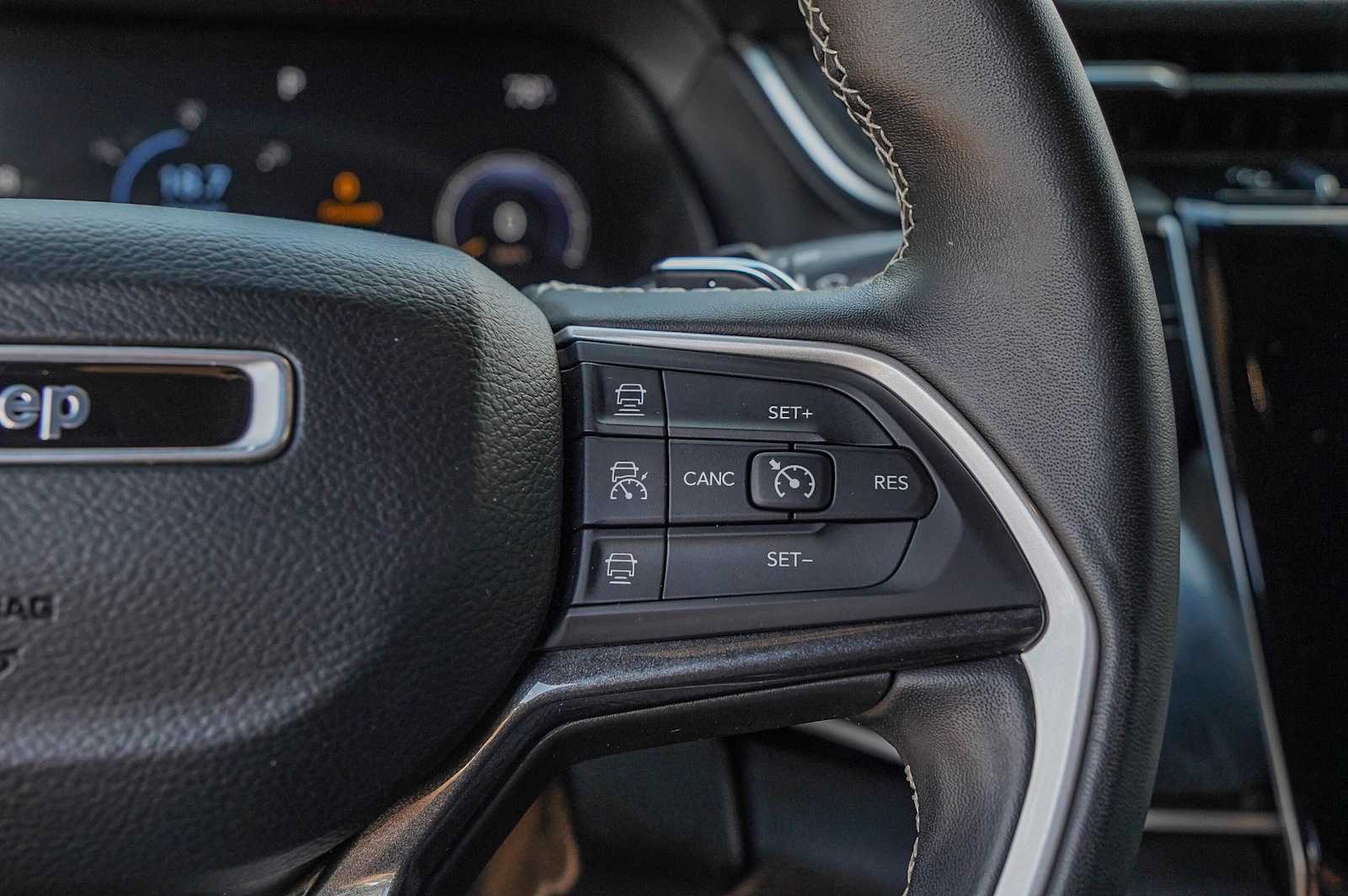 Thumbnail: 2022 Jeep Grand Cherokee - 14