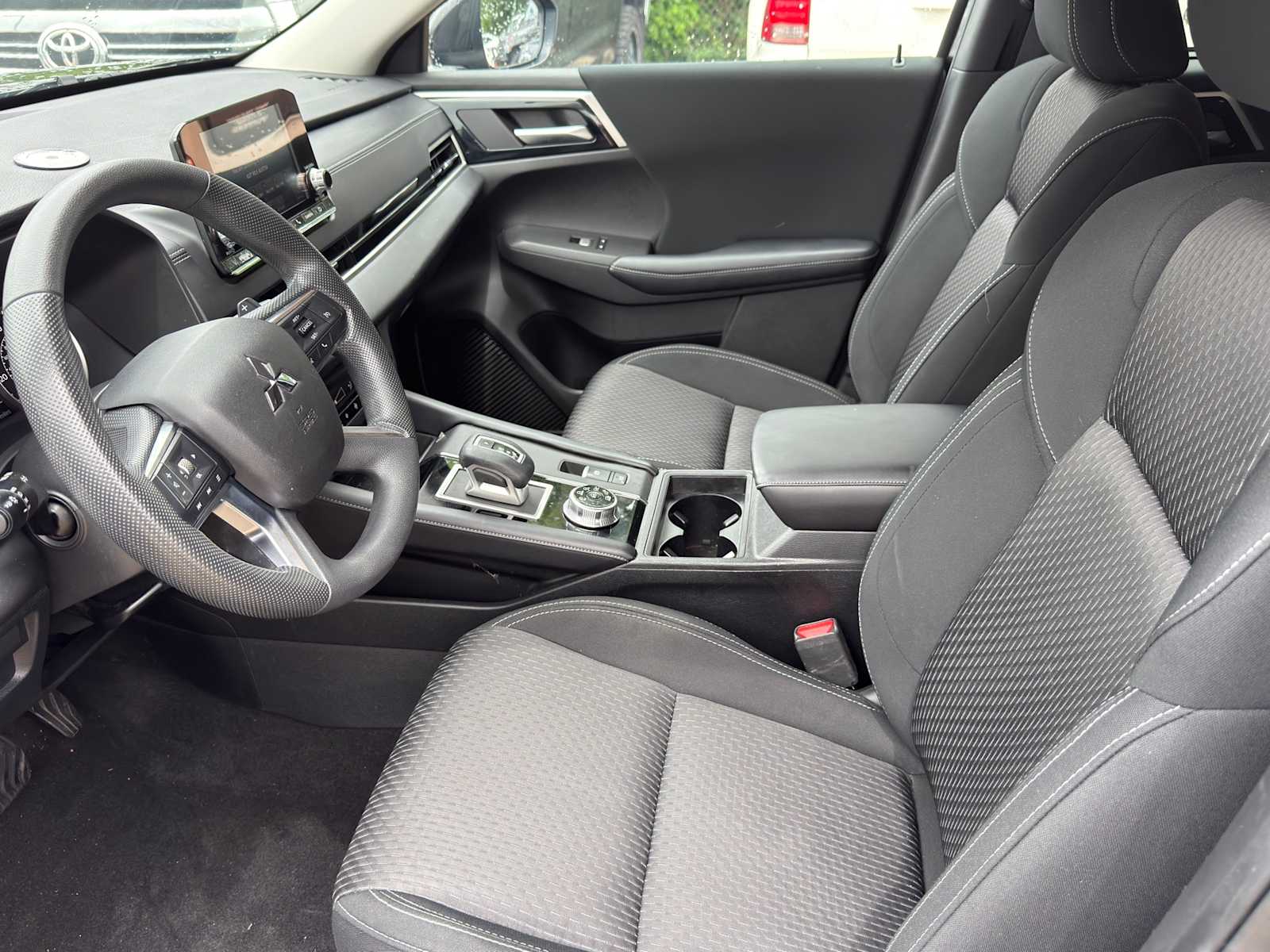 Thumbnail: 2022 Mitsubishi Outlander - 8