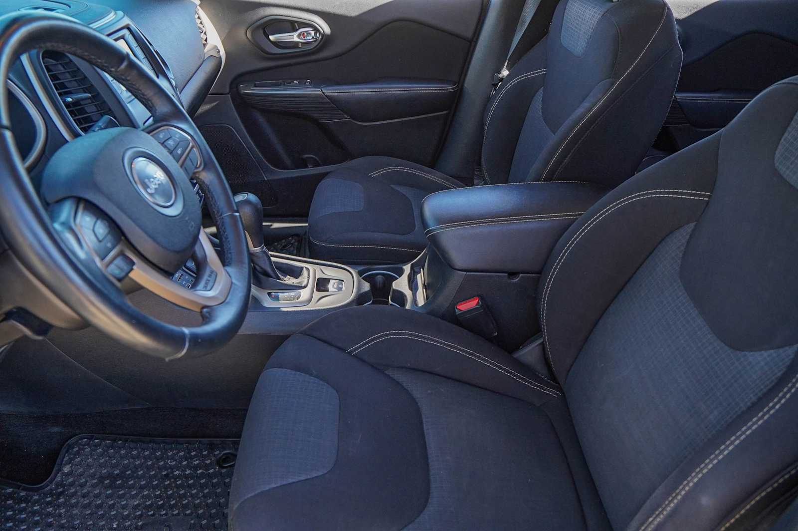 Thumbnail: 2016 Jeep Cherokee - 10