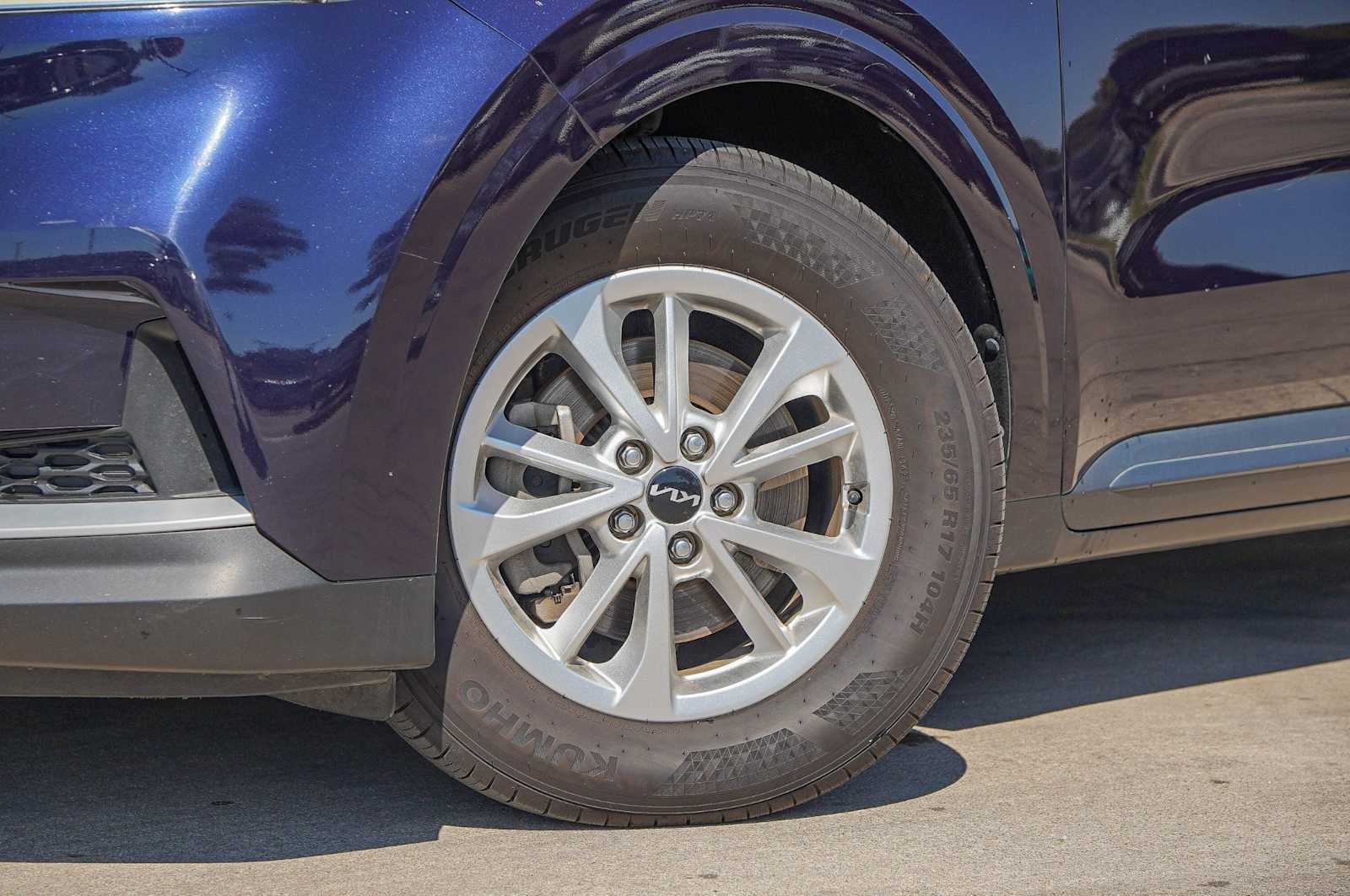 Thumbnail: 2022 Kia Carnival - 3