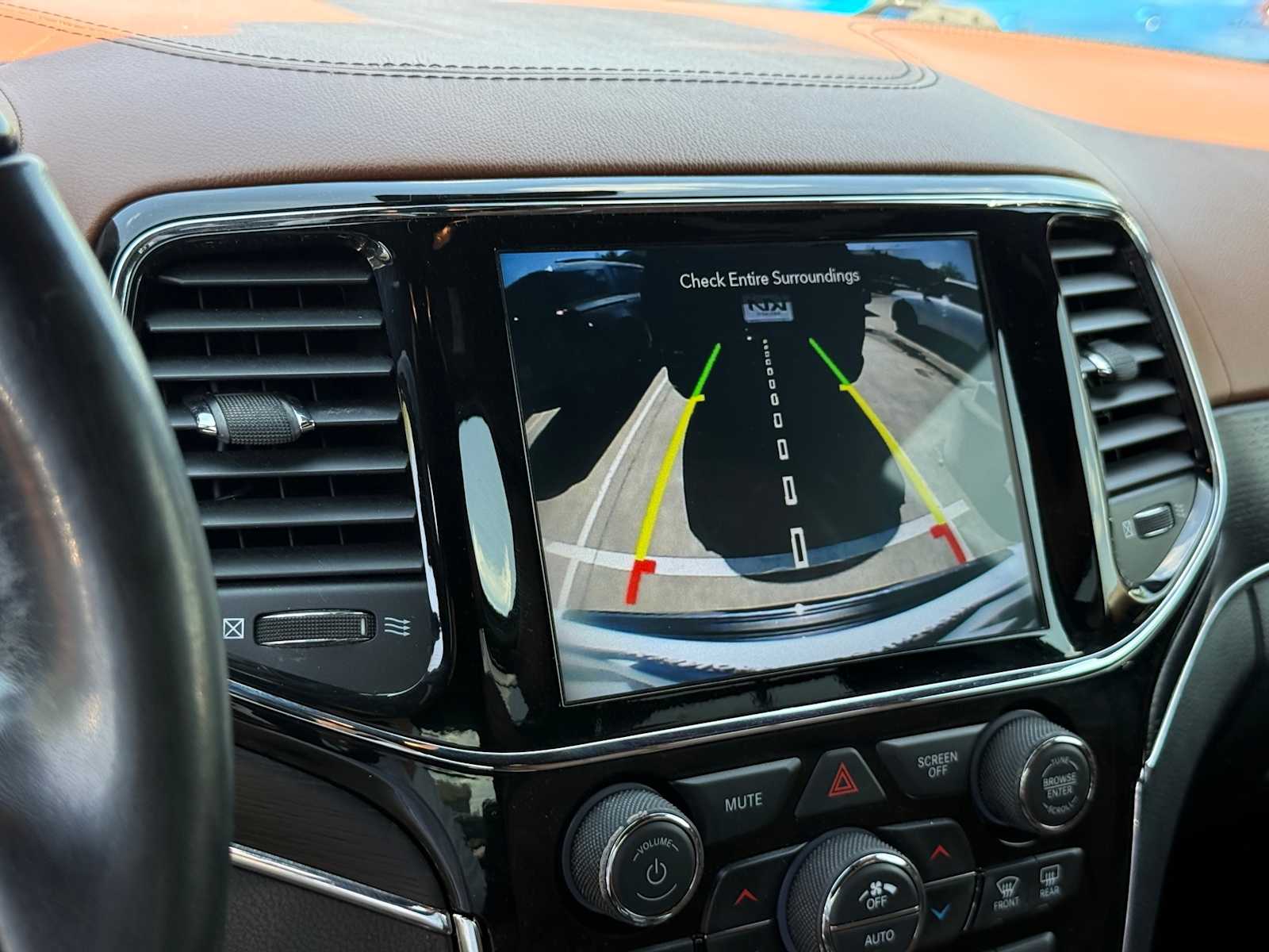 Thumbnail: 2020 Jeep Grand Cherokee - 17