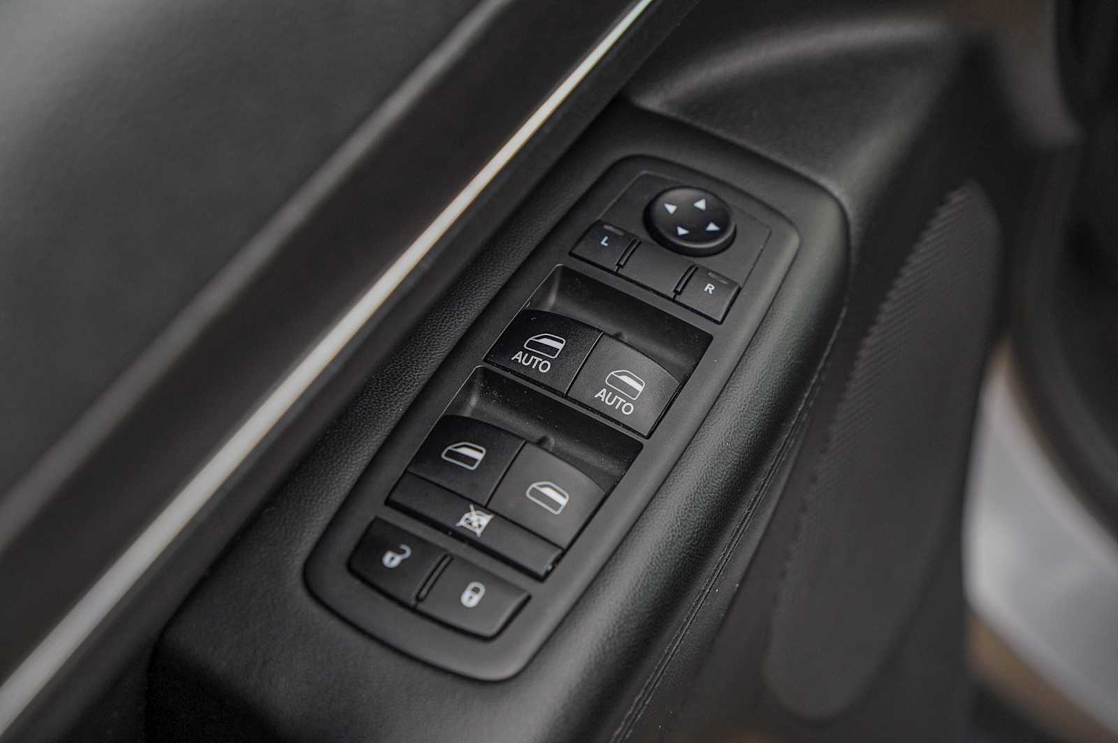 Thumbnail: 2018 Jeep Grand Cherokee - 23