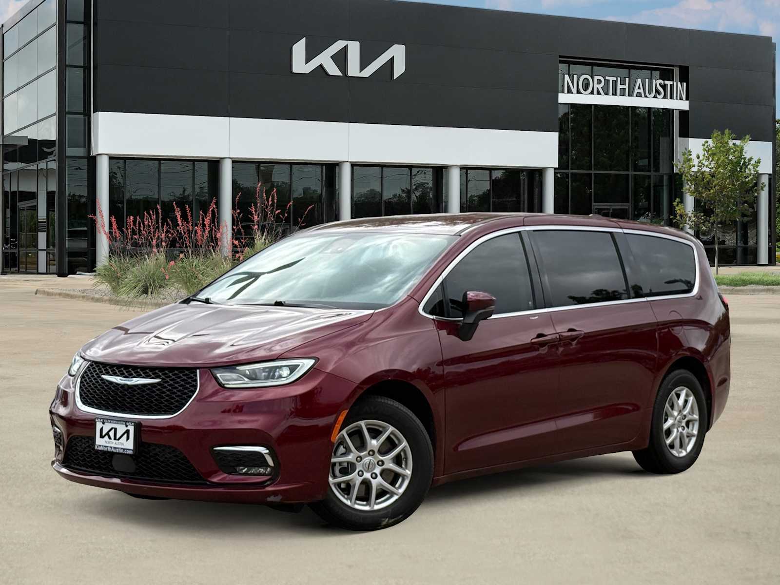 2023 Chrysler Pacifica Touring L's photo