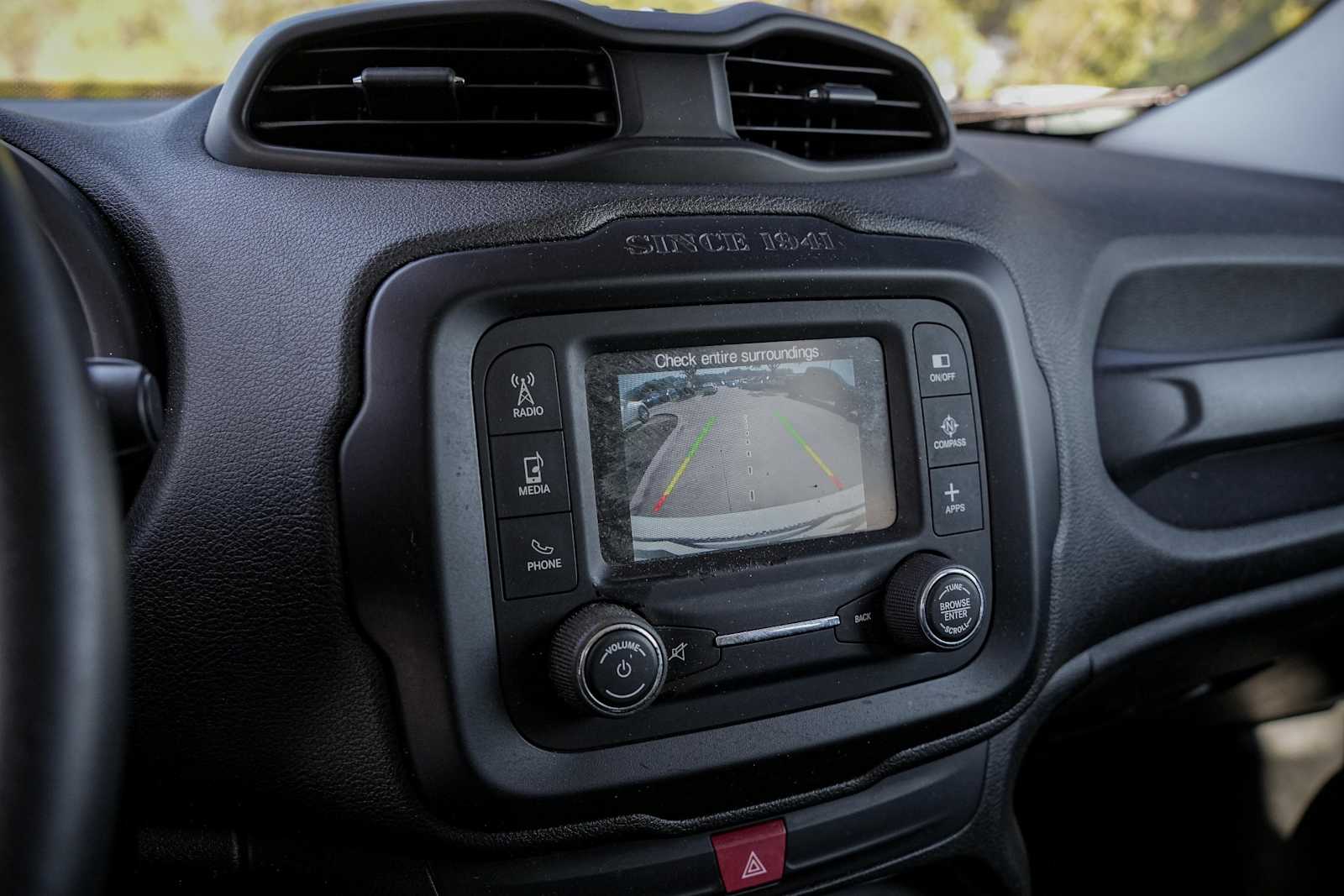Thumbnail: 2016 Jeep Renegade - 17