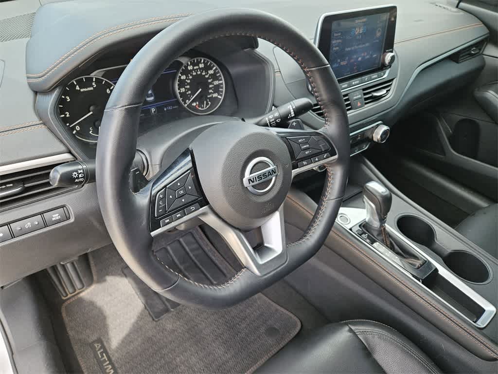 2021 Nissan Altima 2.5 SR photo 2