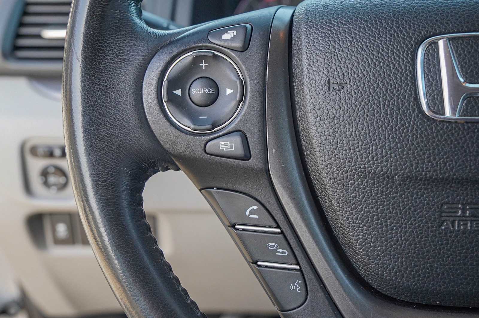 Thumbnail: 2017 Honda Pilot - 13