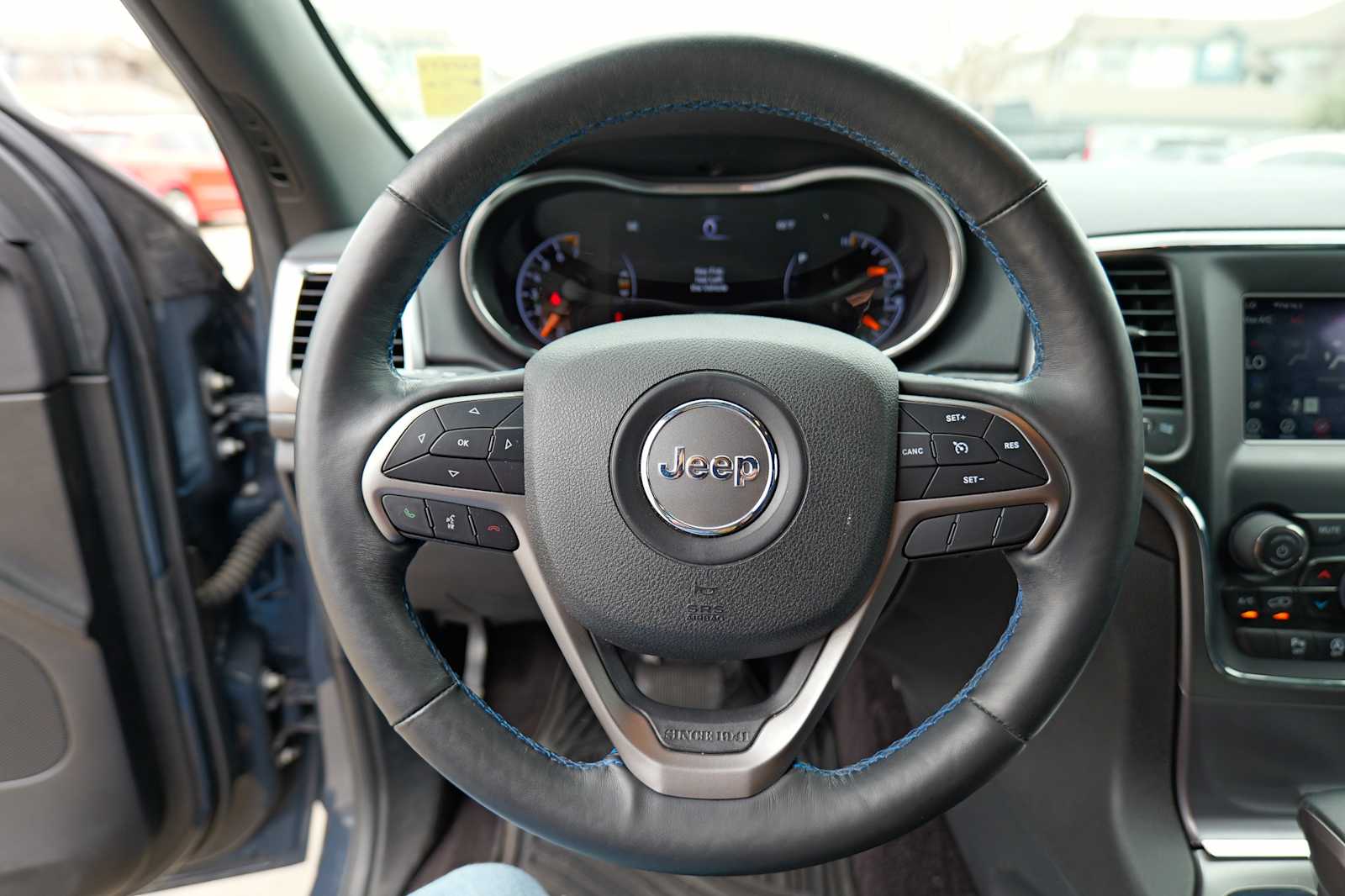 Thumbnail: 2018 Jeep Grand Cherokee - 12