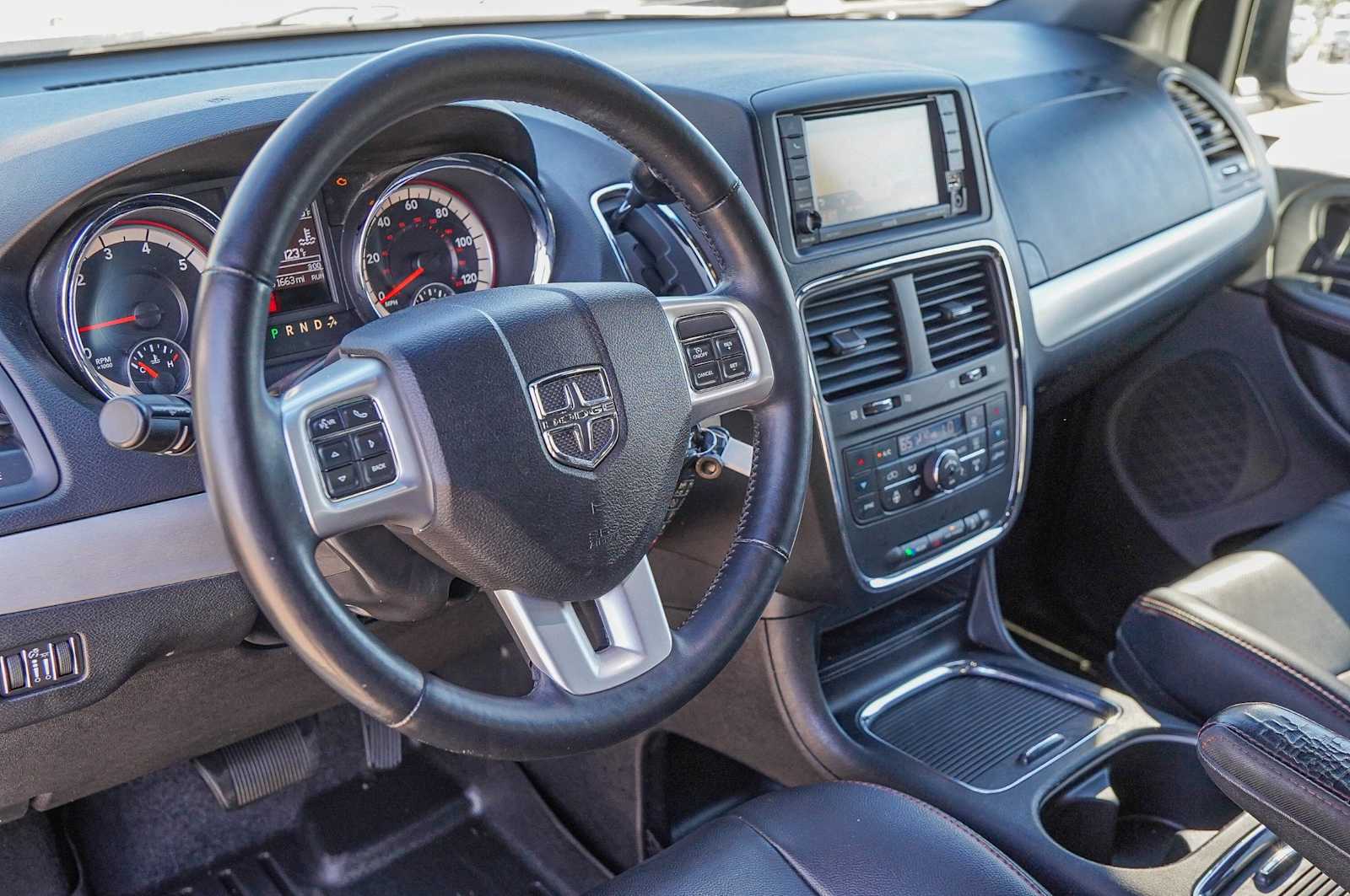 Thumbnail: 2017 Dodge Grand Caravan - 9