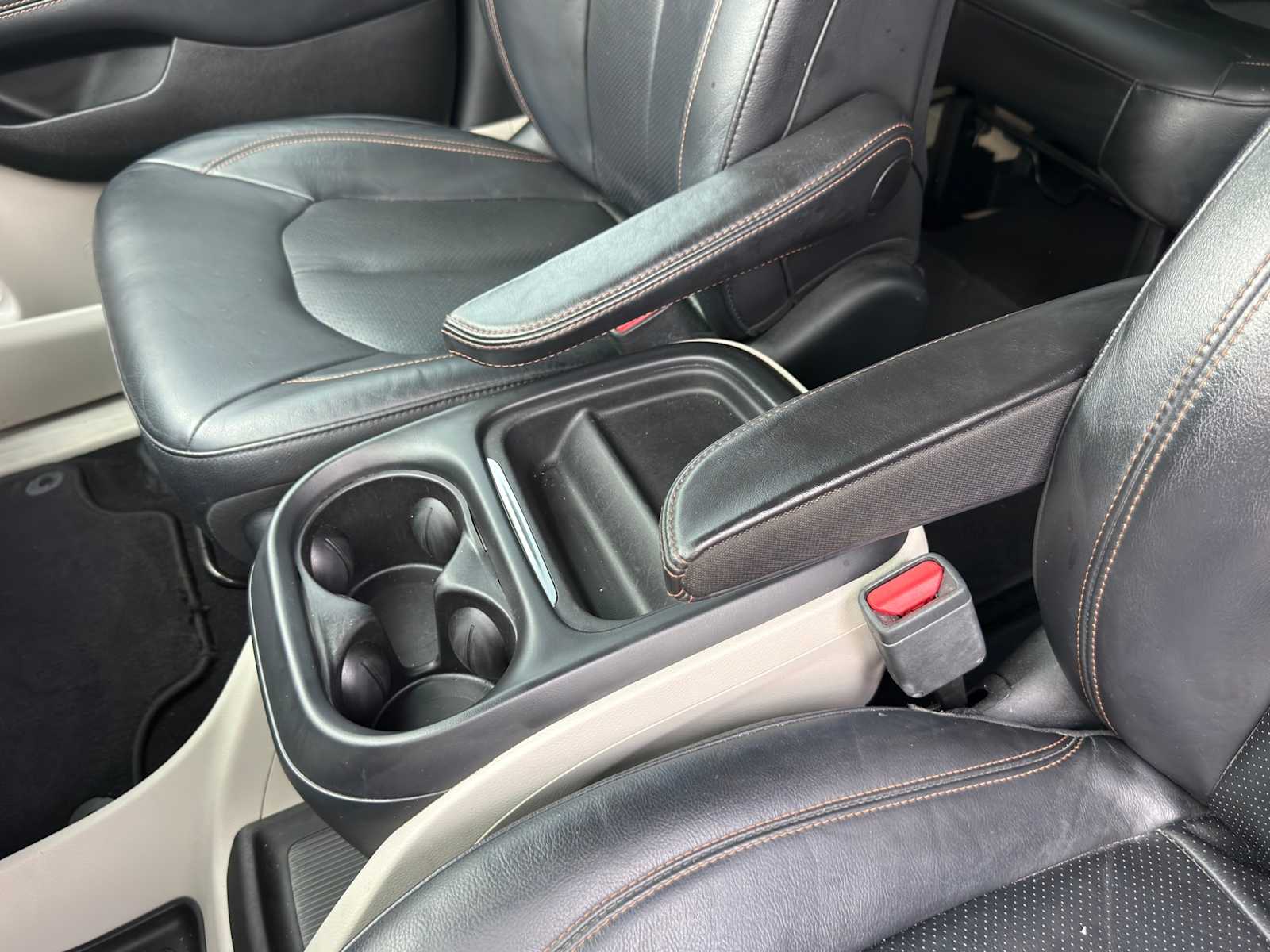 Thumbnail: 2018 Chrysler Pacifica - 12