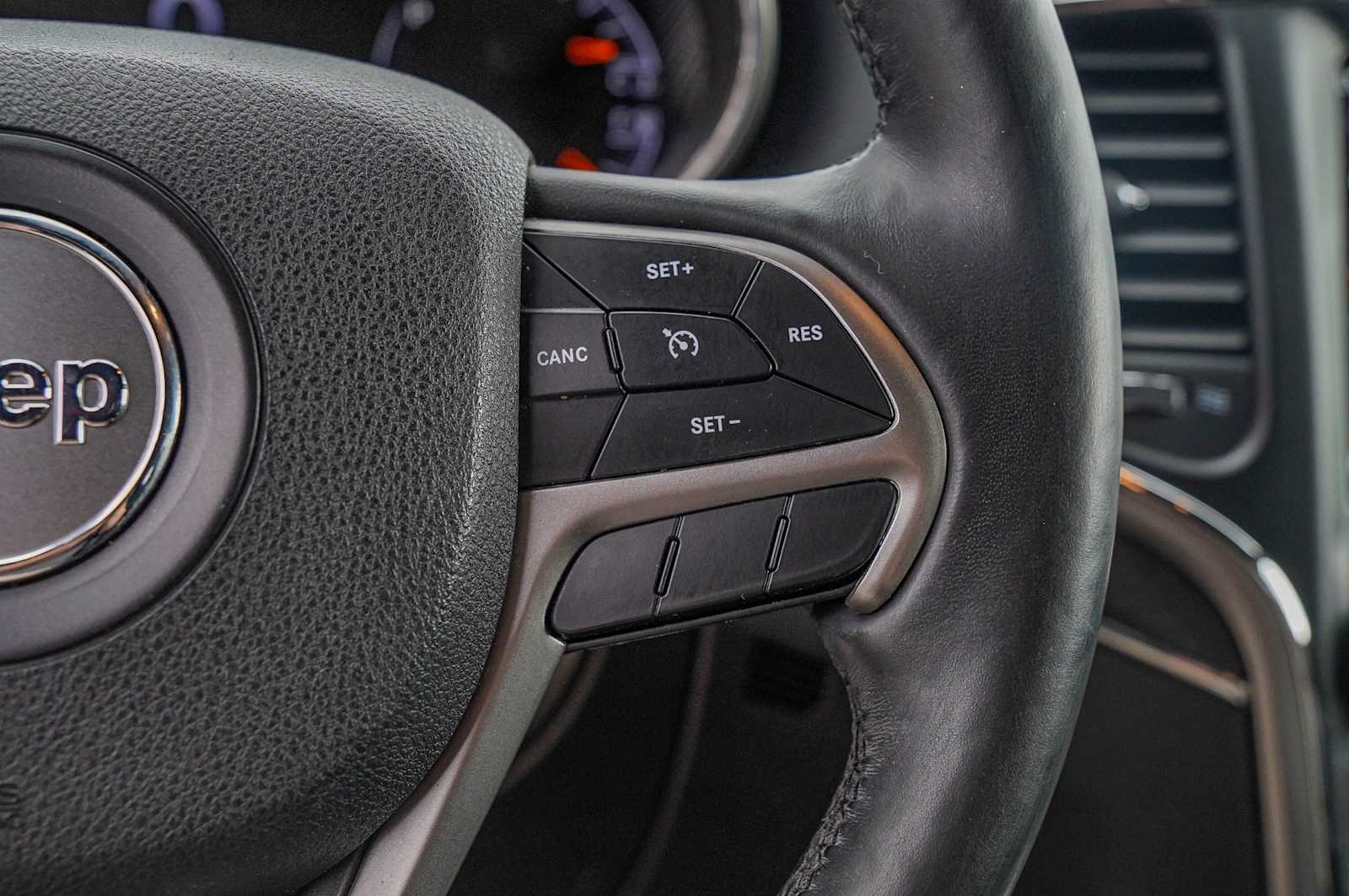 Thumbnail: 2018 Jeep Grand Cherokee - 14