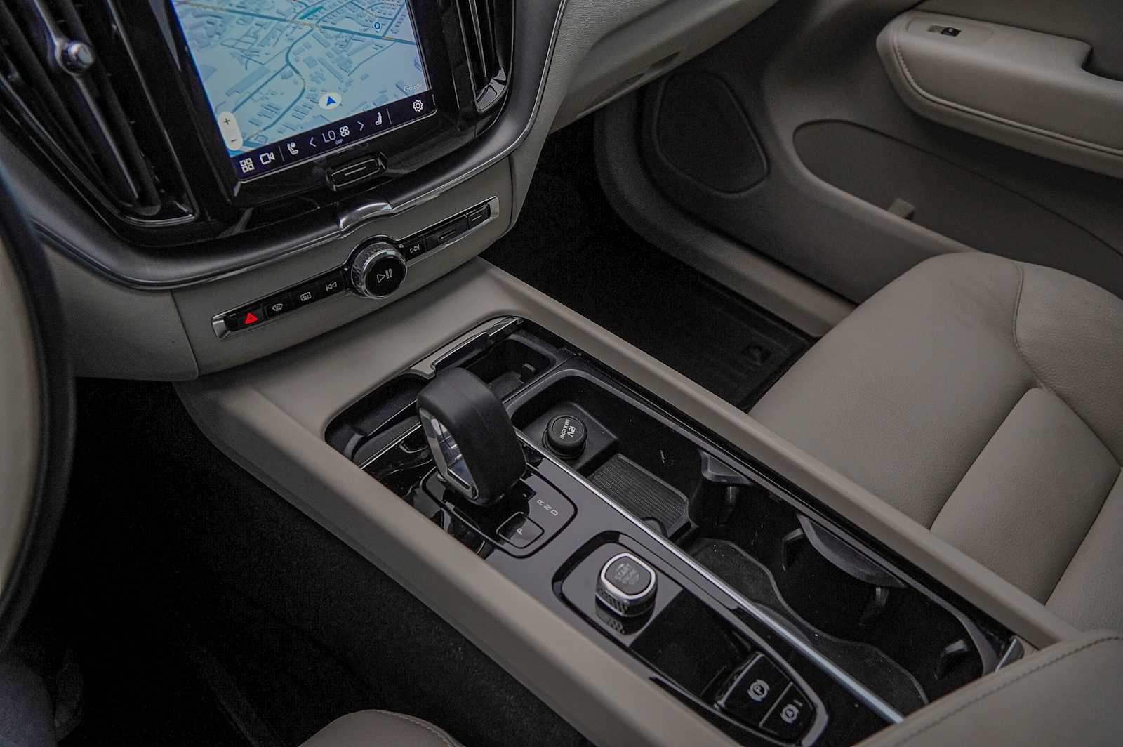 Thumbnail: 2023 Volvo XC60 - 17