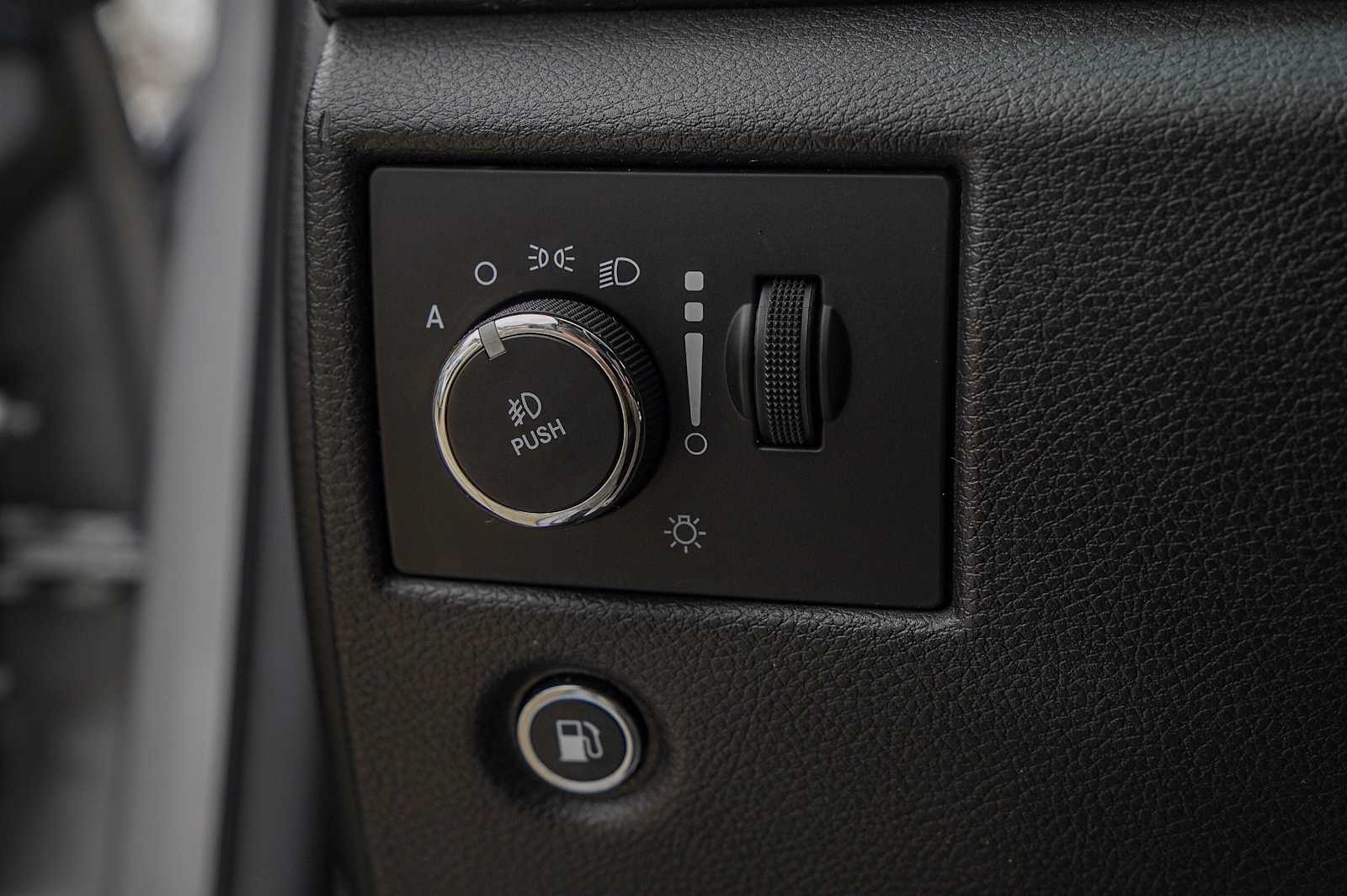 Thumbnail: 2018 Jeep Grand Cherokee - 21