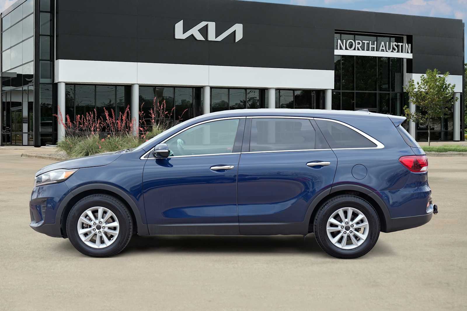 Thumbnail: 2019 Kia Sorento - 4