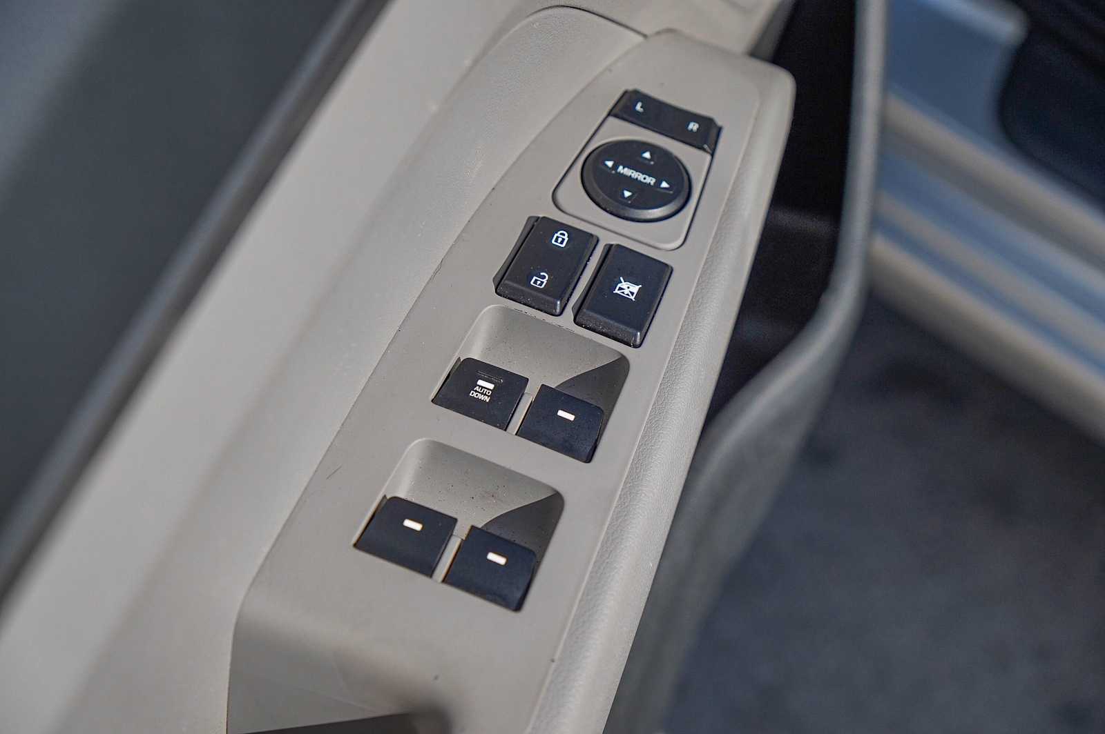 Thumbnail: 2017 Hyundai Elantra - 23