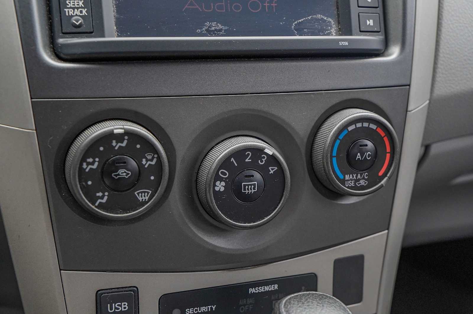 Thumbnail: 2013 Toyota Corolla - 17