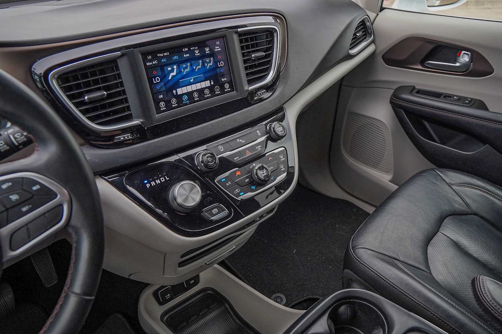 Thumbnail: 2018 Chrysler Pacifica - 20