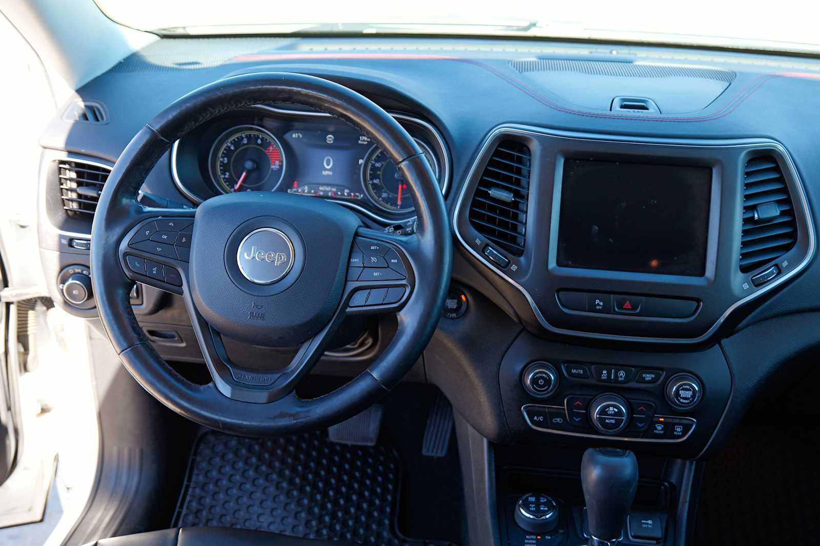 Thumbnail: 2020 Jeep Cherokee - 26