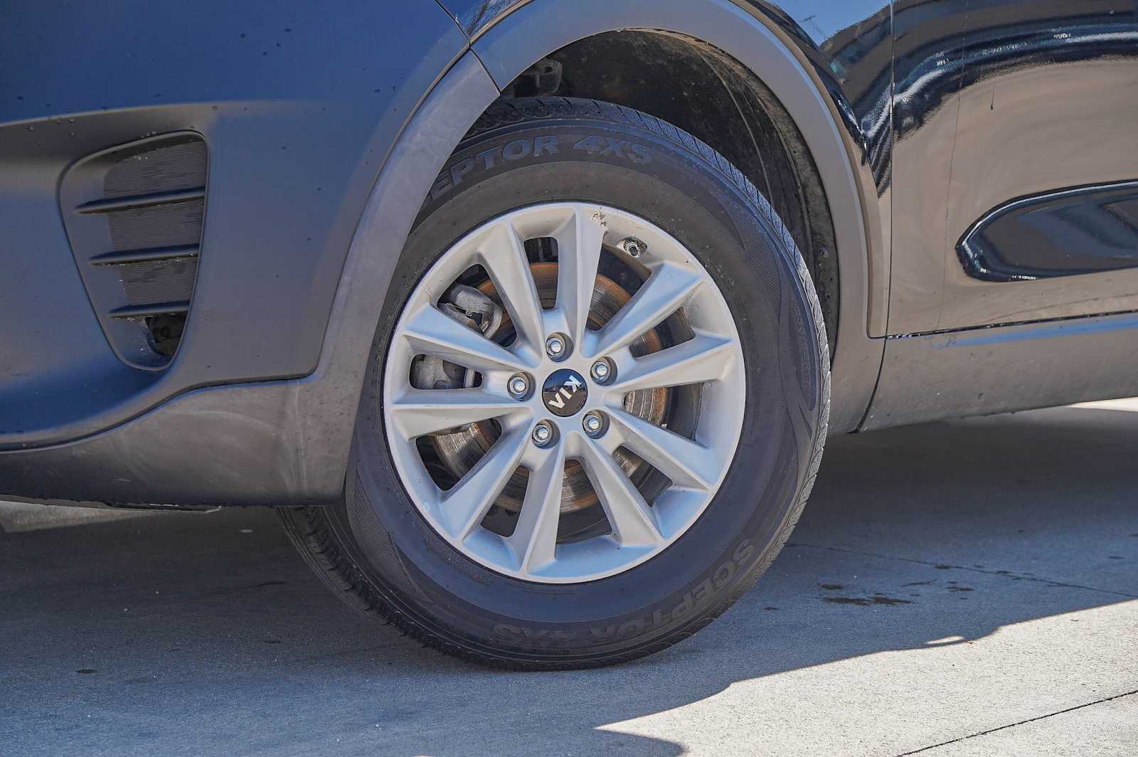 Thumbnail: 2019 Kia Sorento - 2