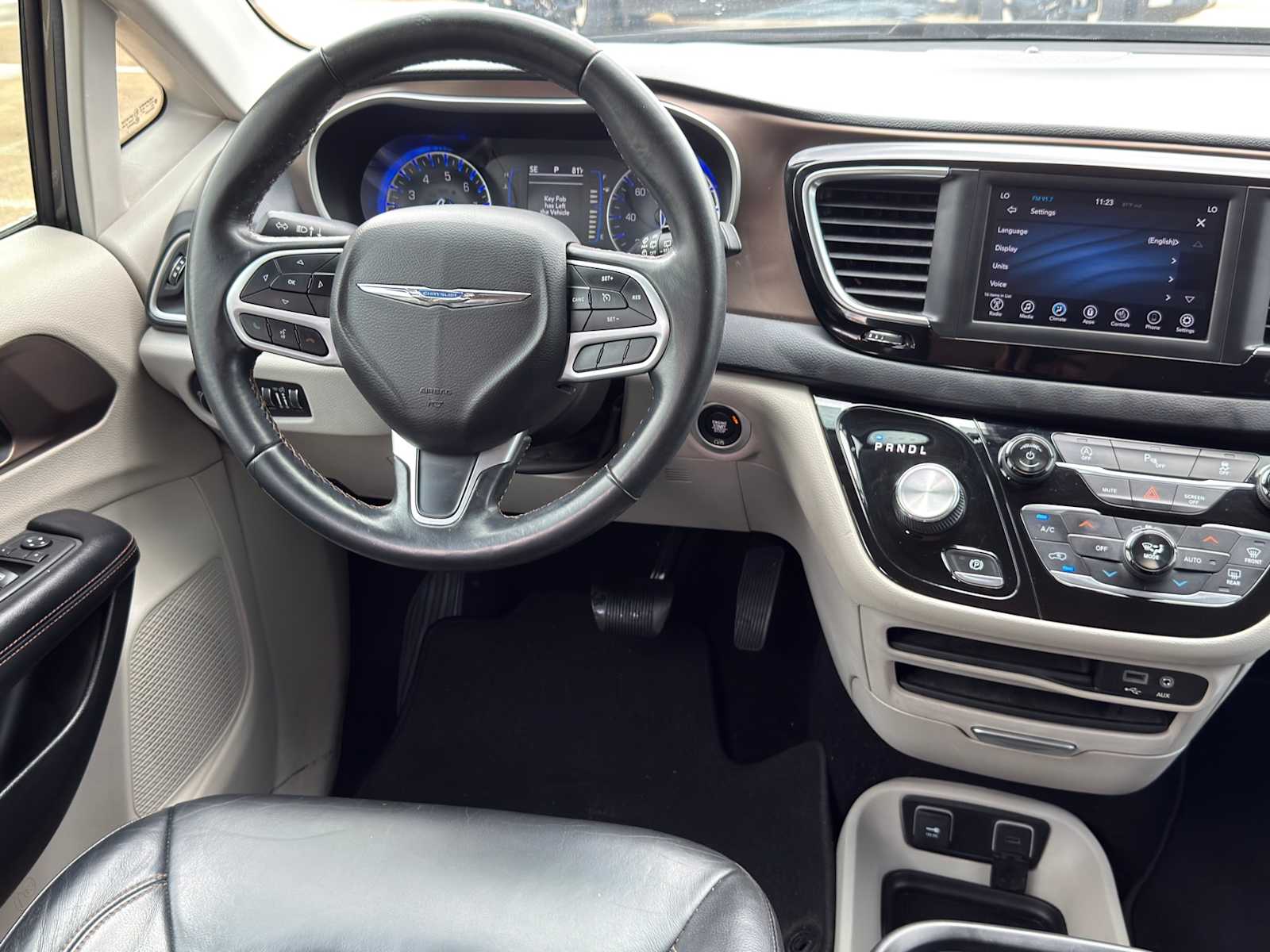 Thumbnail: 2018 Chrysler Pacifica - 24