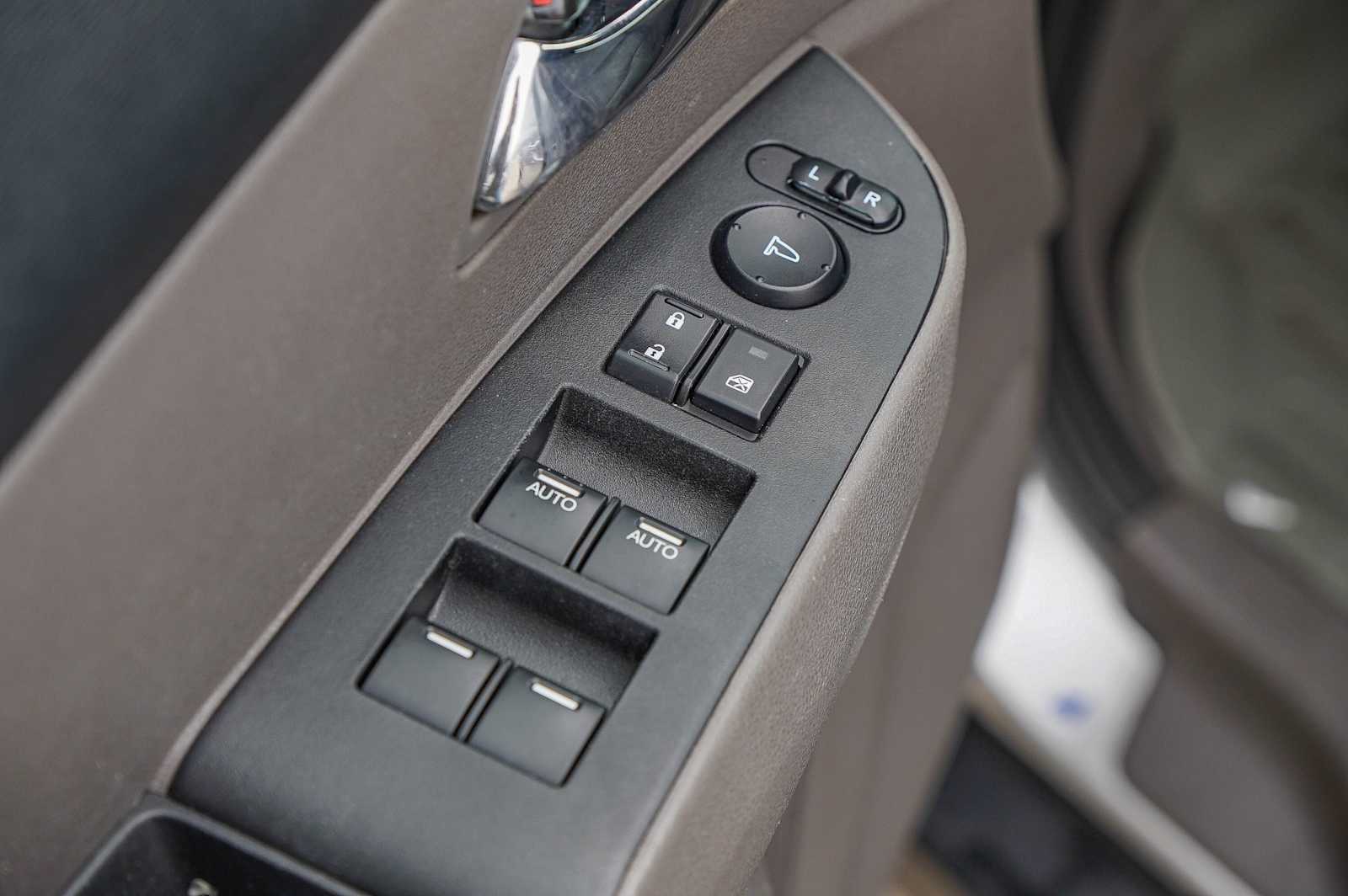 Thumbnail: 2015 Honda Odyssey - 24