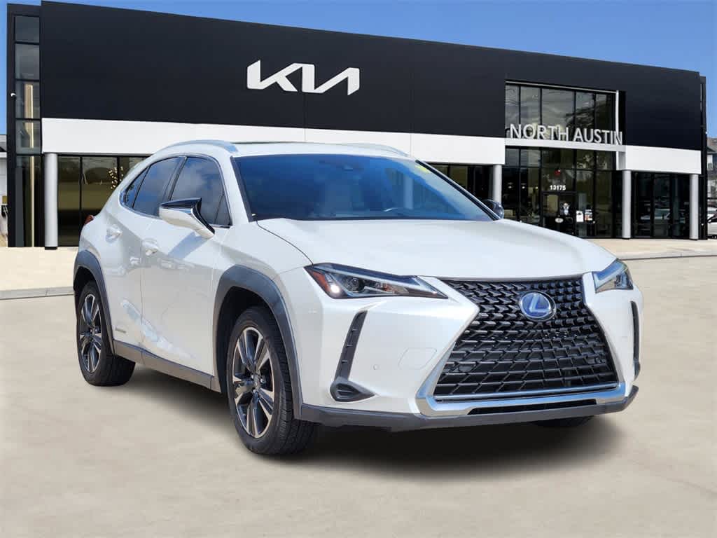 Thumbnail: 2020 Lexus UX - 3