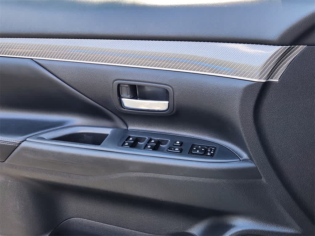 Thumbnail: 2019 Mitsubishi Outlander - 22