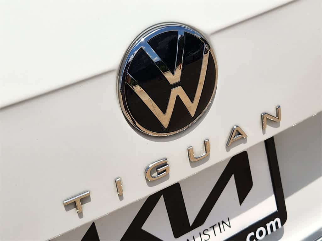 Thumbnail: 2022 Volkswagen Tiguan - 11
