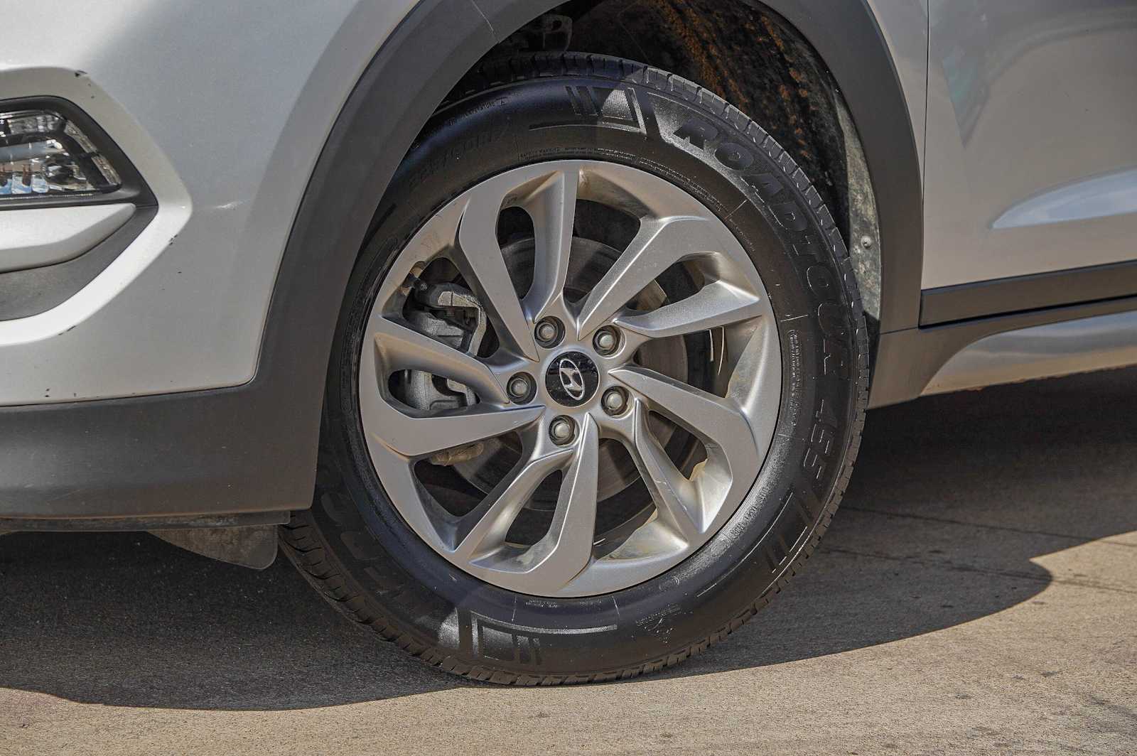 2017 Hyundai Tucson SE photo 2