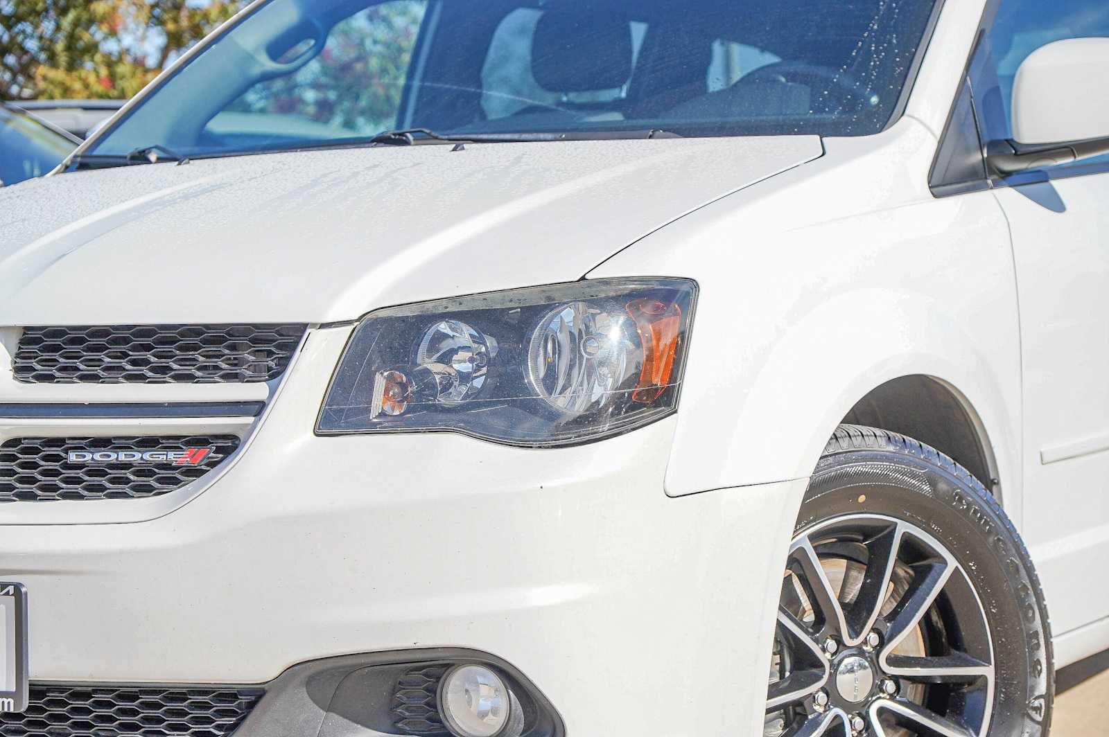 Thumbnail: 2017 Dodge Grand Caravan - 3