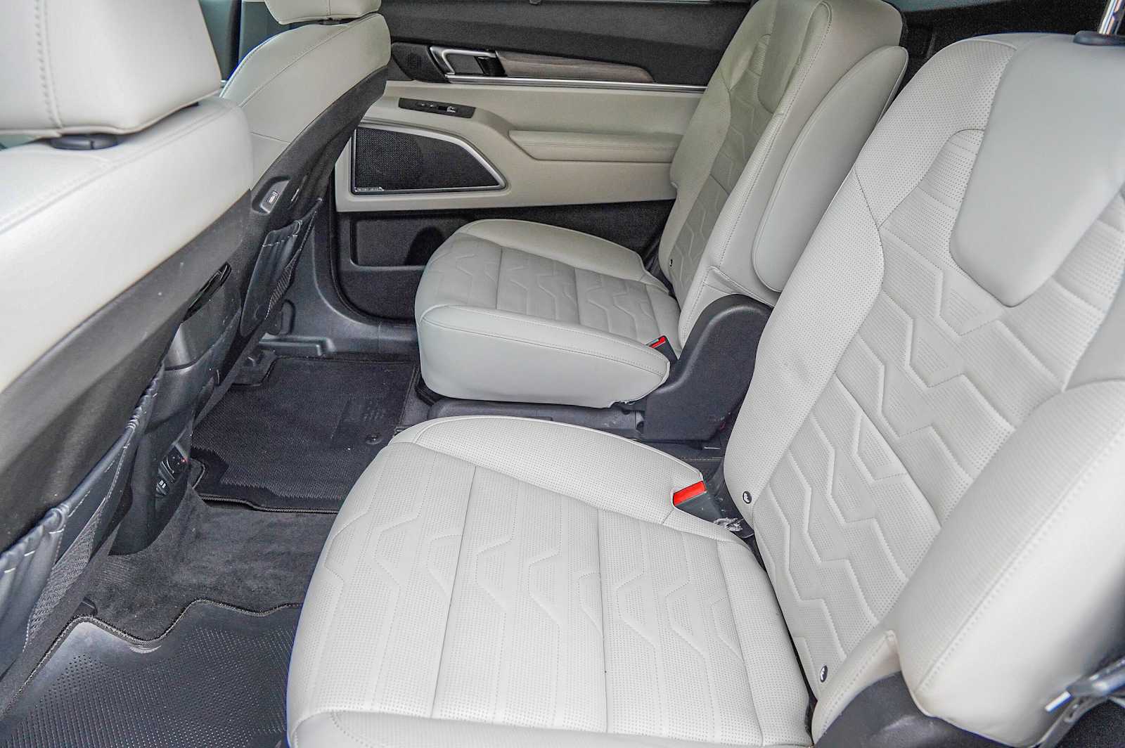 Thumbnail: 2022 Kia Telluride - 31